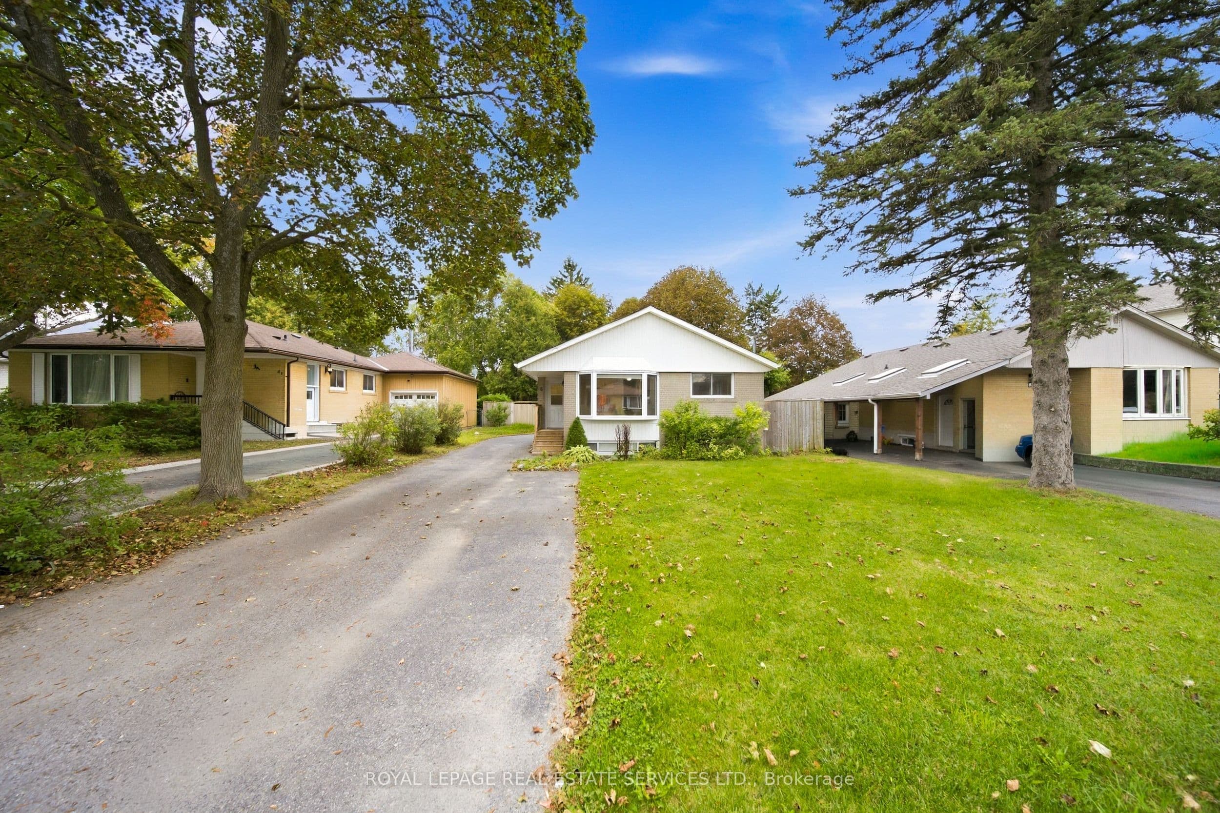 6 Corbett Crescent Main, Aurora, ON L4G 2G1