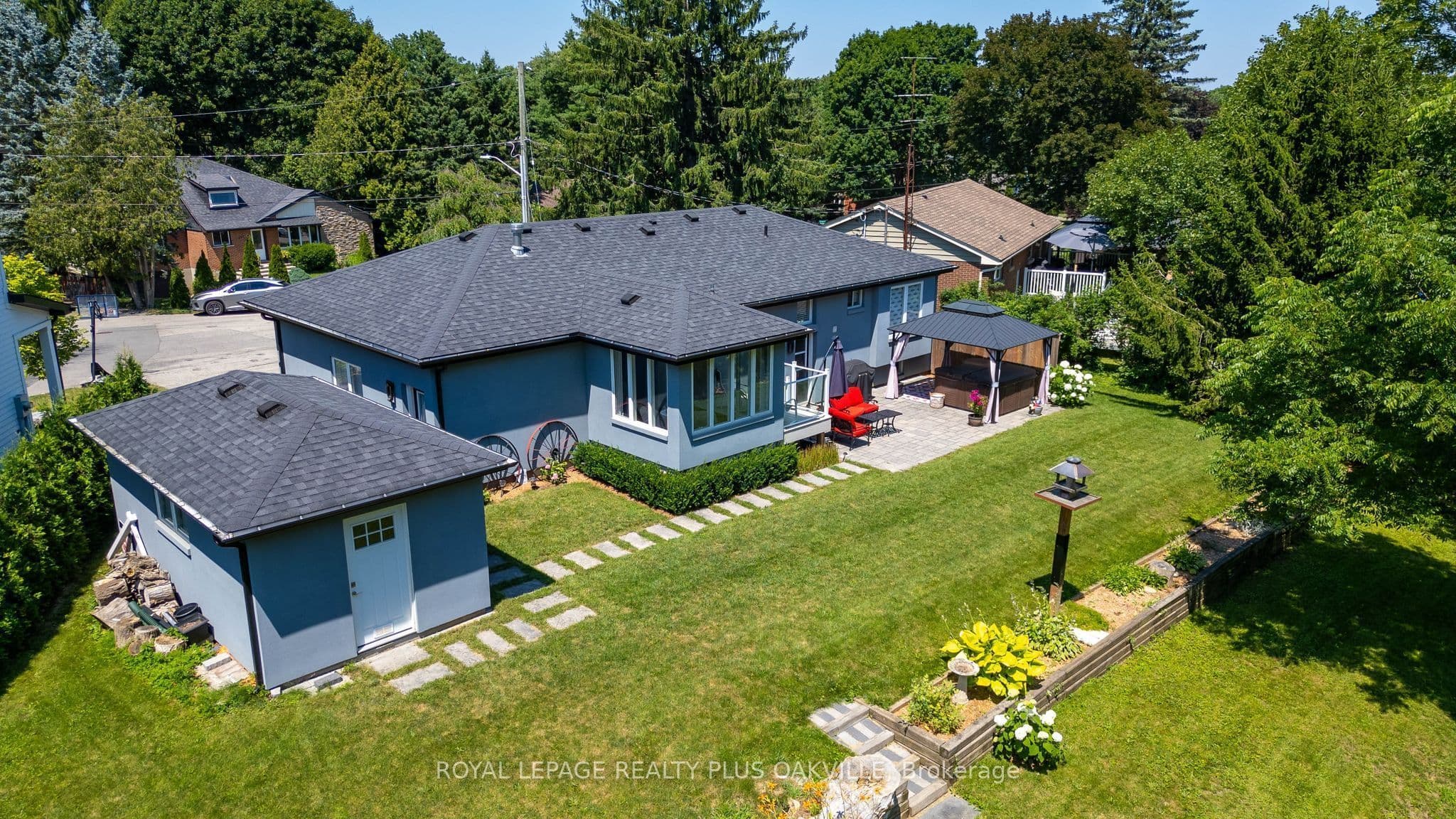 340 Clarendon Drive, Hamilton, ON L9G 2Y8