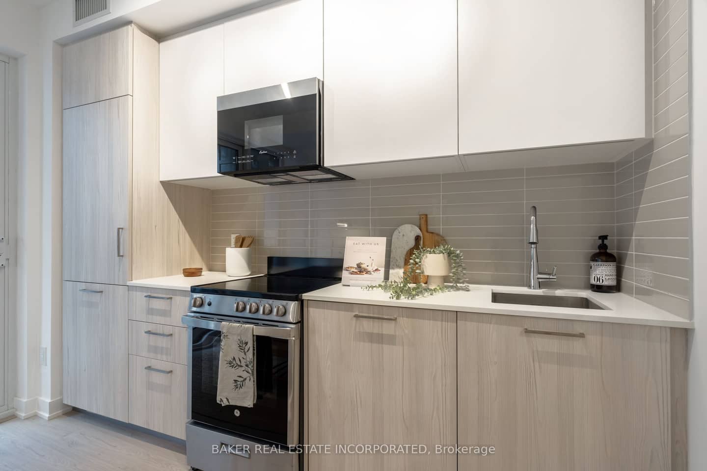 65 Mutual Street 412, Toronto, ON M5B 0E5