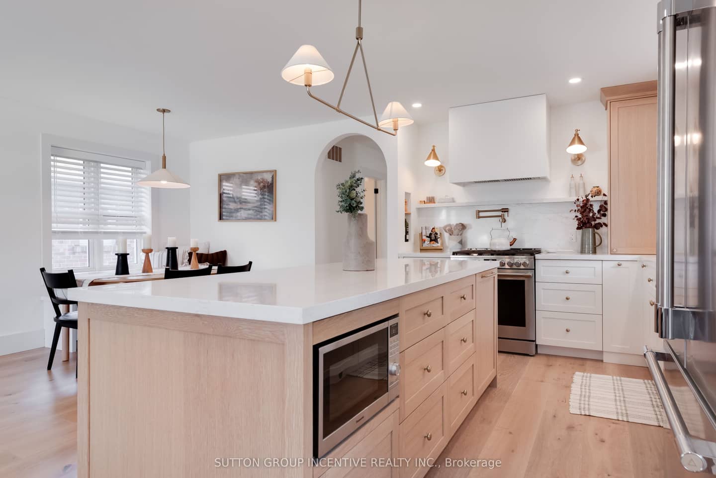 16 Robindale Avenue, Toronto, ON M8W 4A9