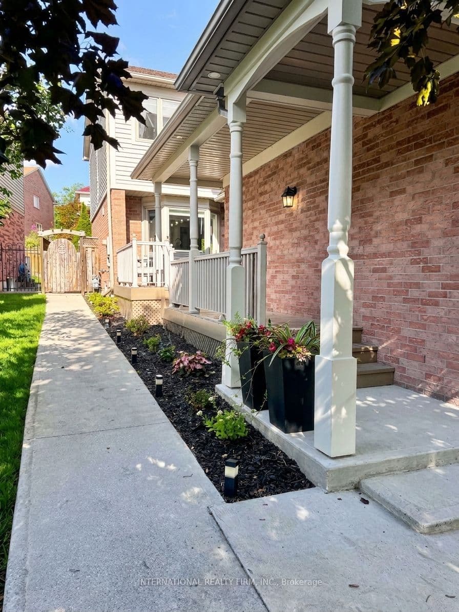 2745 Galleon Crescent, Mississauga, ON L5M 5T8