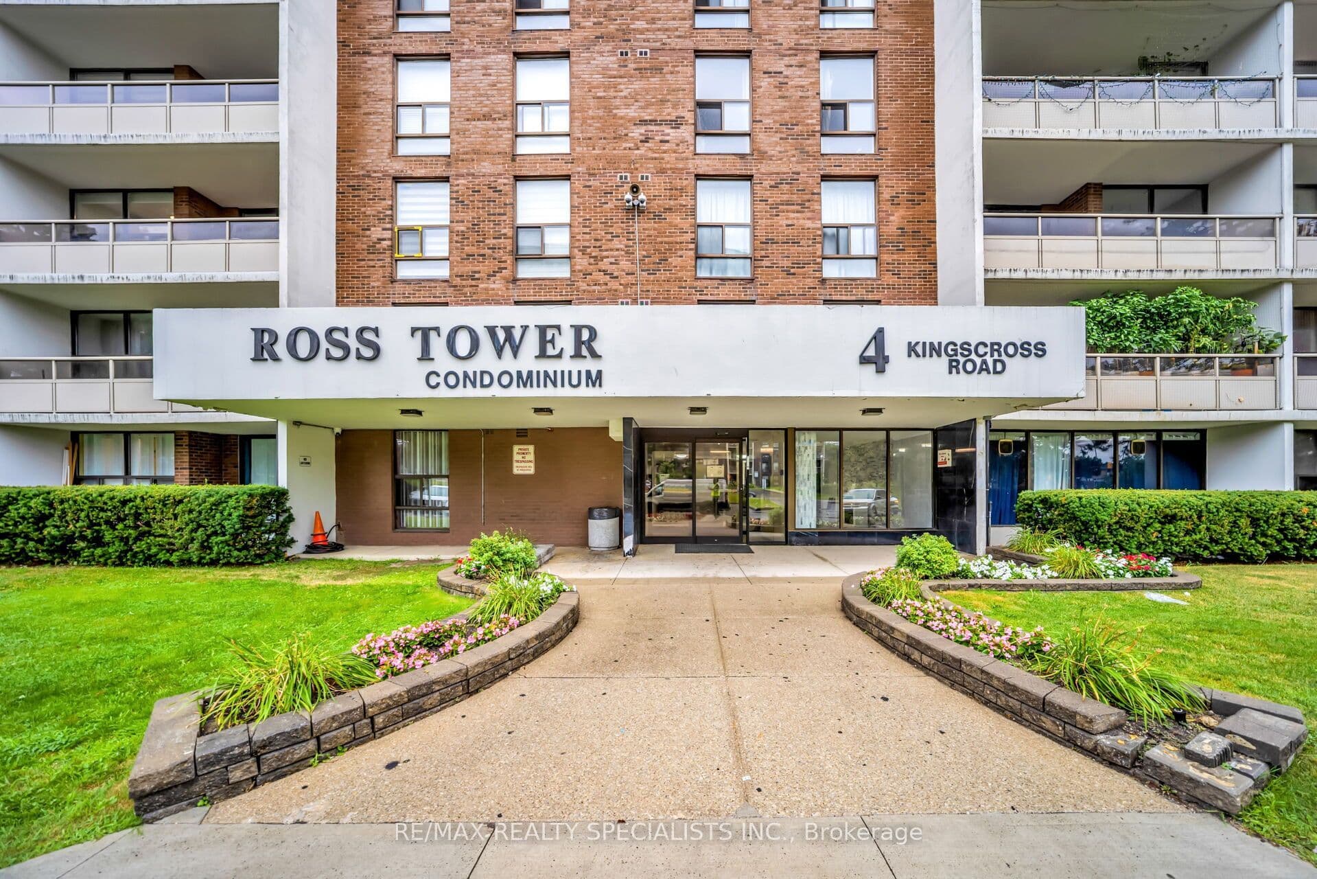 4 Kings Cross Road 1008, Brampton, ON L6T 3X8