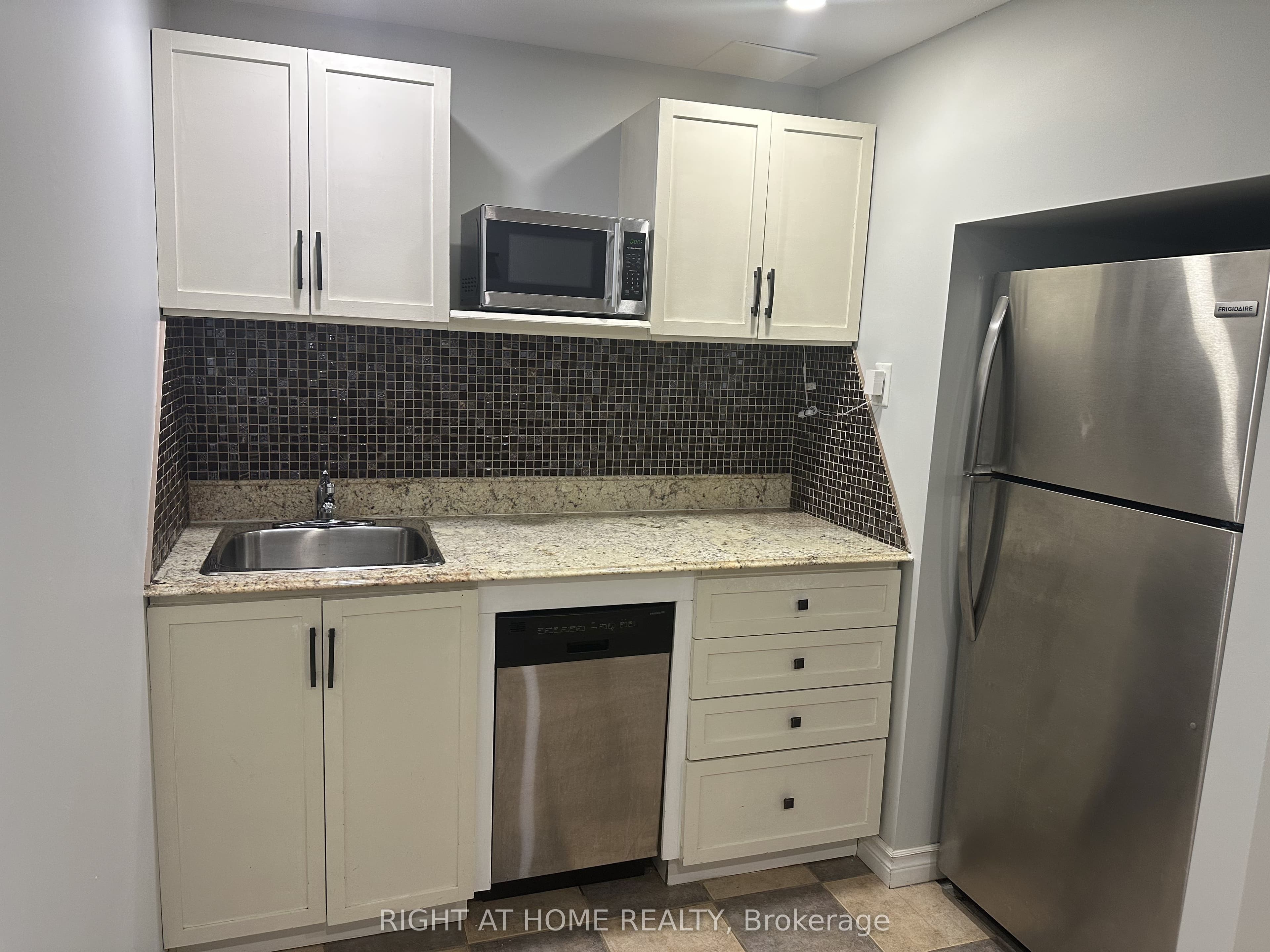 39 Distin Drive Basement, Hamilton, ON L9A 5K4