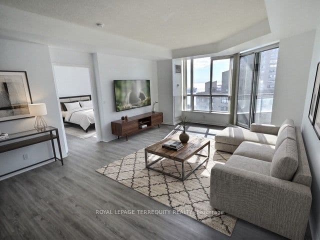 230 Queens Quay W 2322, Toronto, ON M5J 2Y7