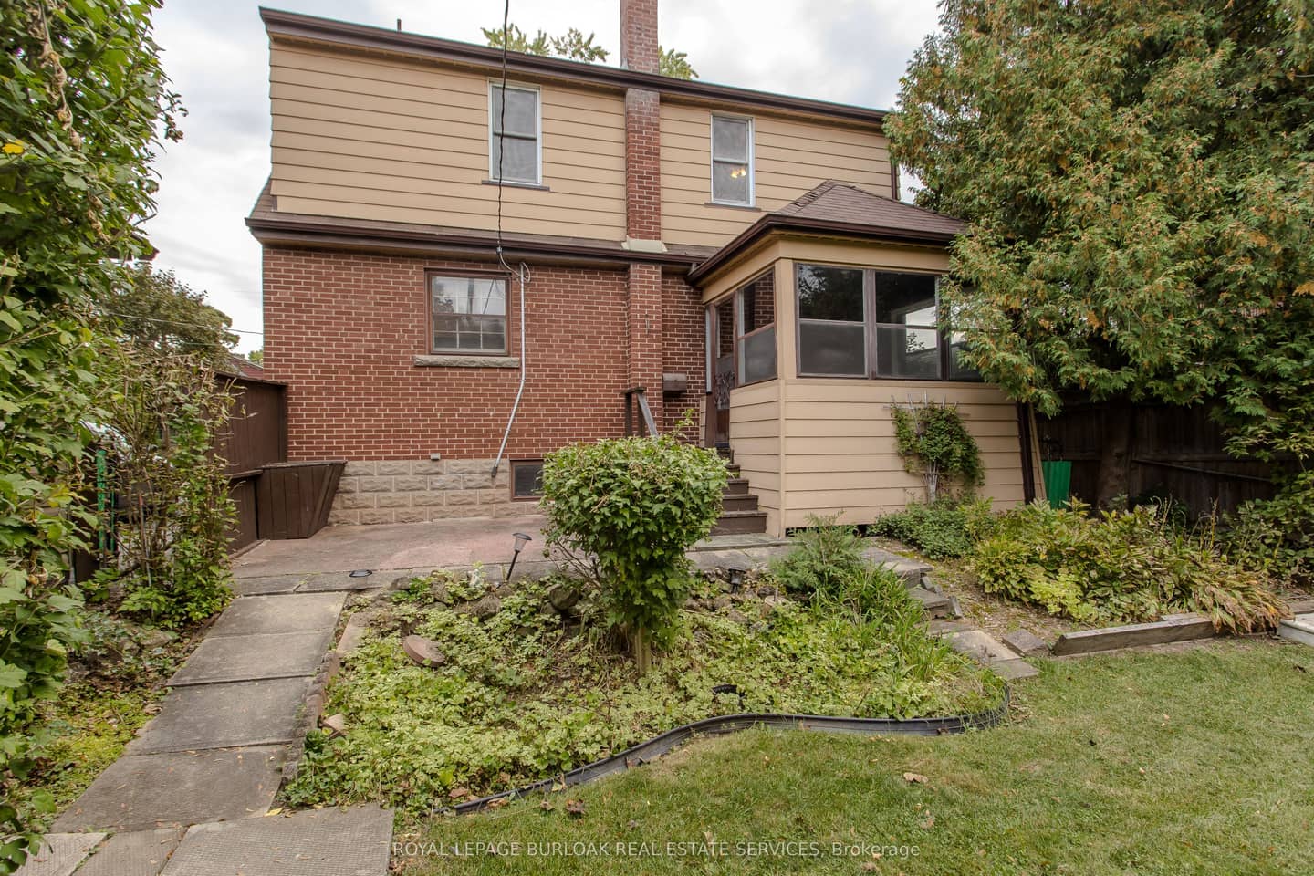 2104 Emerald Crescent, Burlington, ON L7R 1N3