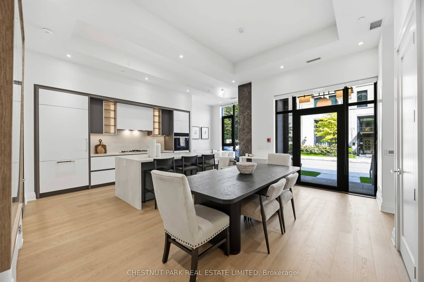 2 Forest Hill Road 101, Toronto, ON M4V 2L3