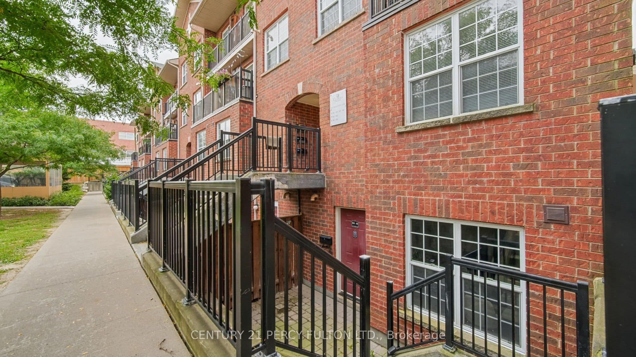 45 Strangford Lane 101, Toronto, ON M1L 0E5