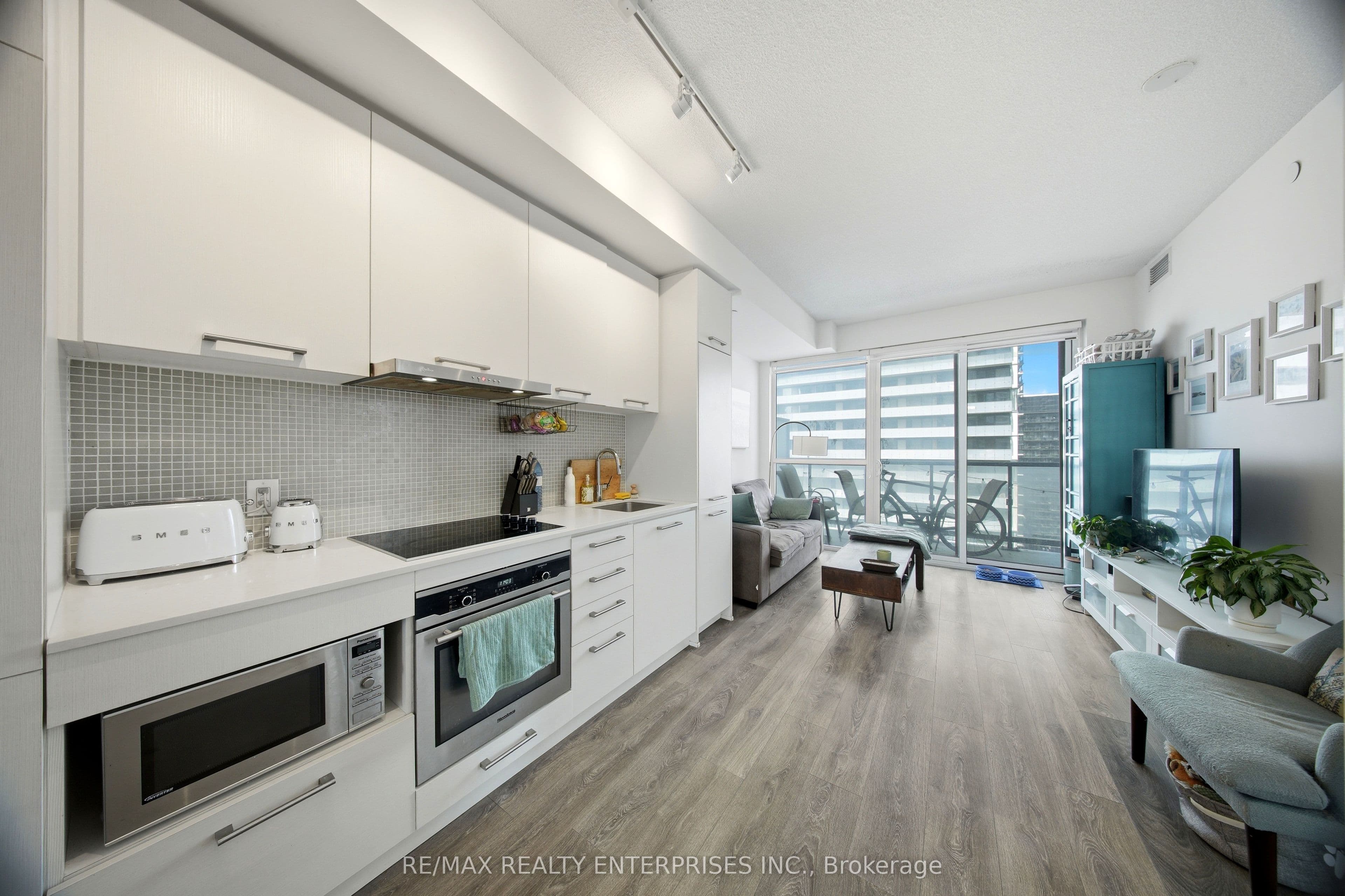 87 Peter Street 2510, Toronto, ON M5V 2G4