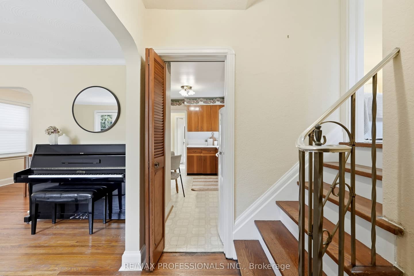 1 Bernice Avenue, Toronto, ON M8Y 1Z5