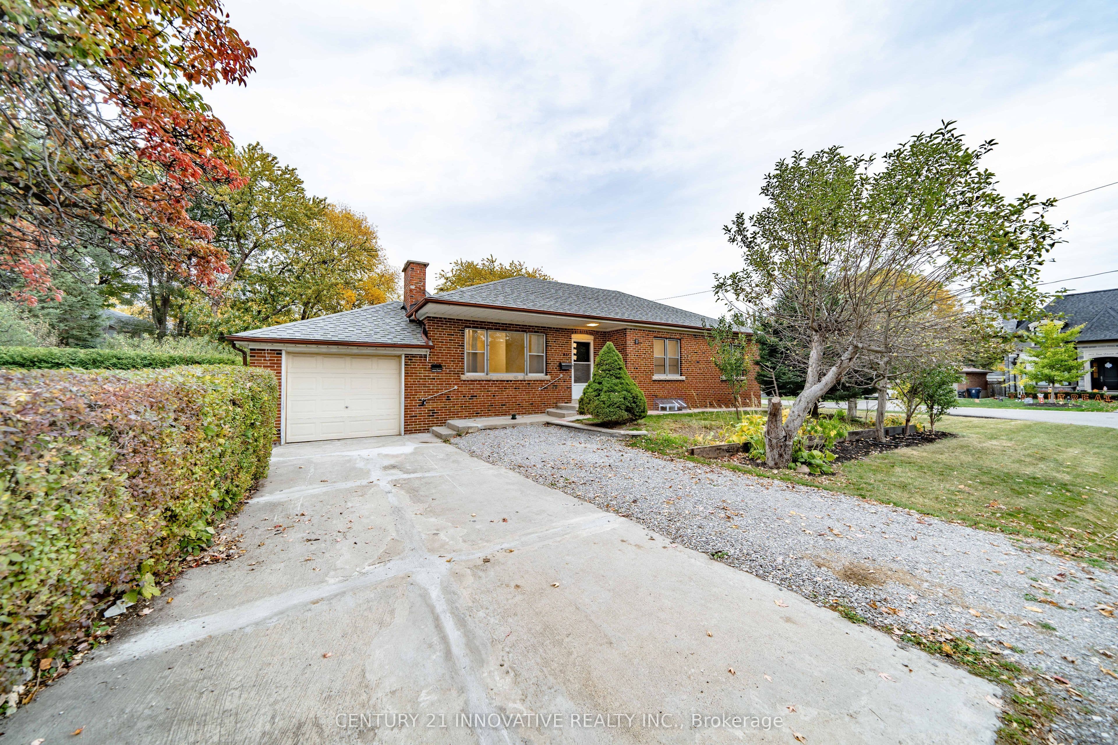 22 Carysfort Road Upper, Toronto, ON M8Z 4X2
