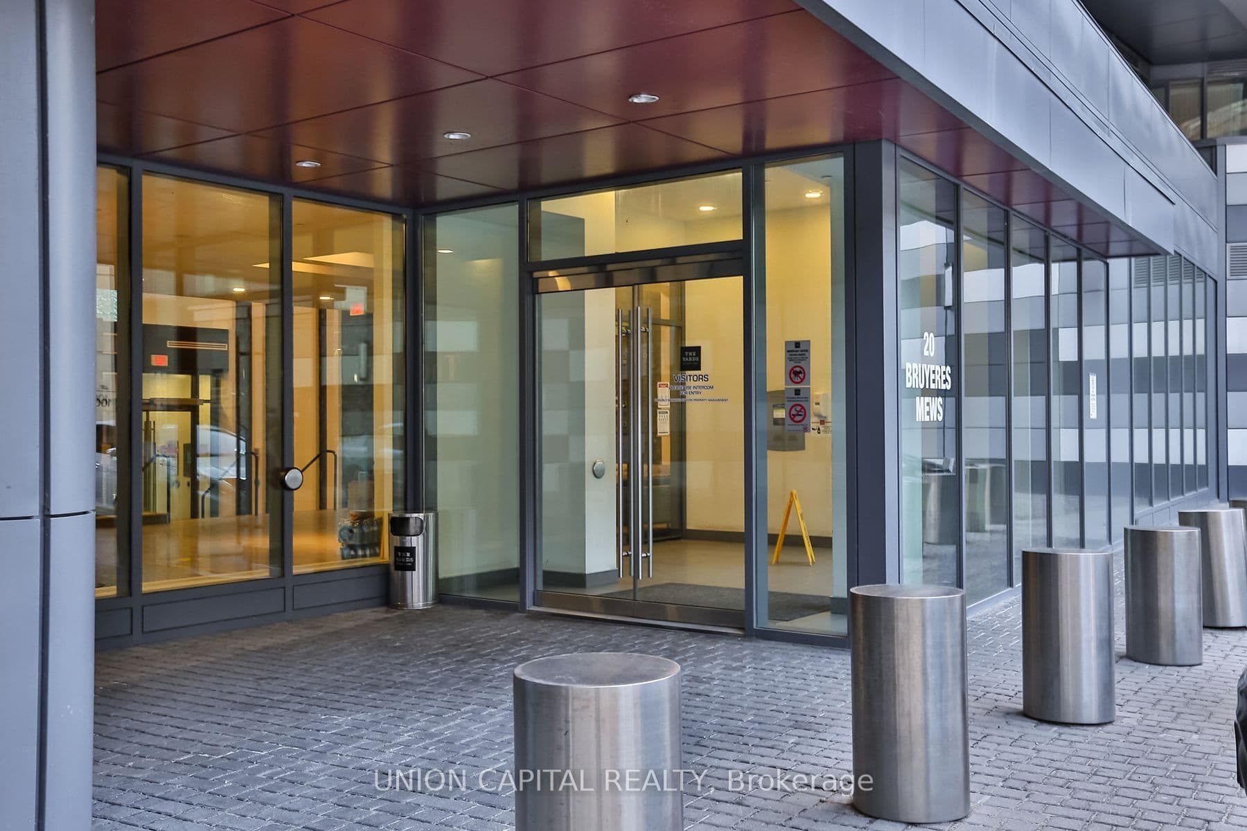 20 Bruyeres Mews 1103, Toronto, ON M5V 0G8