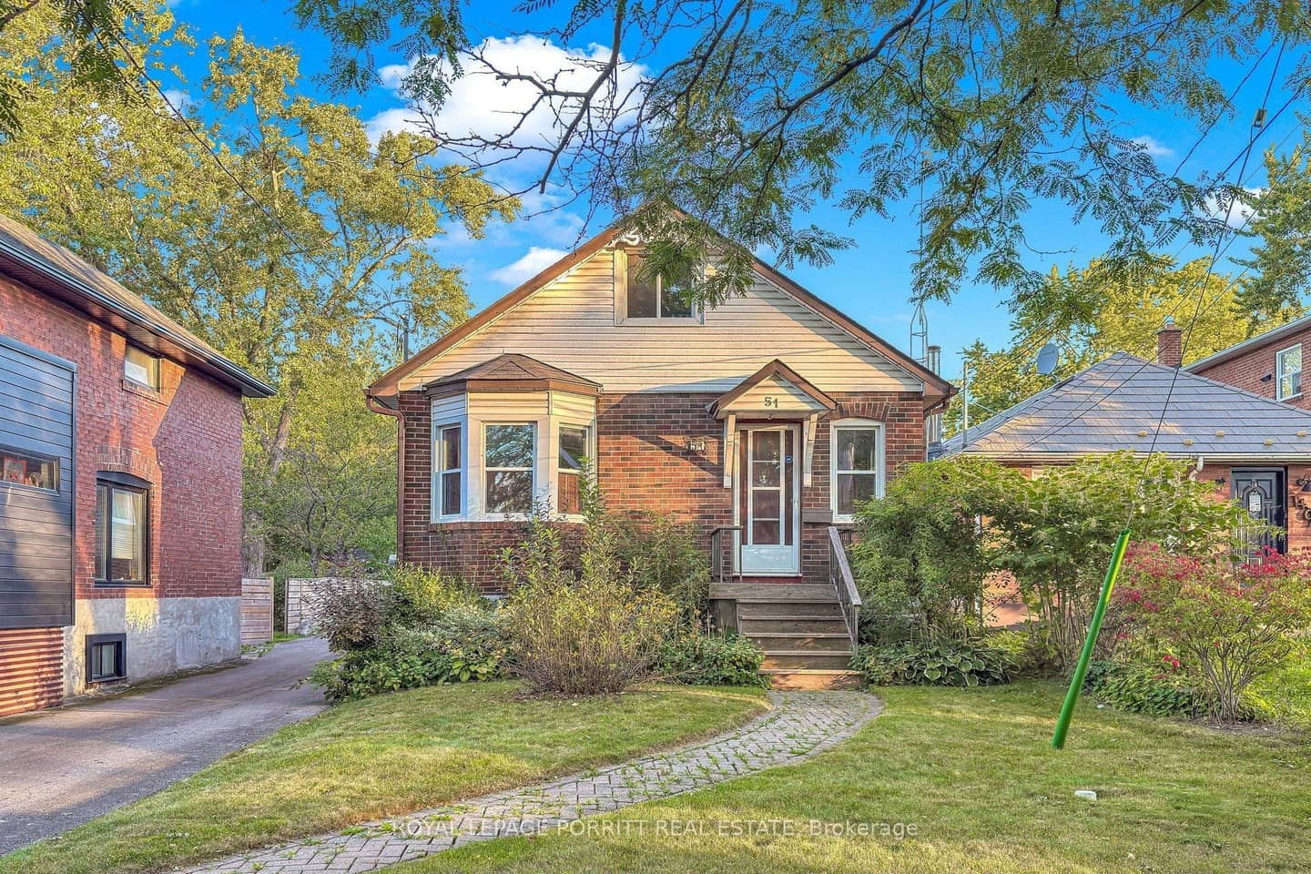 51 Arcadian Circle, Toronto, ON M8W 2Z4