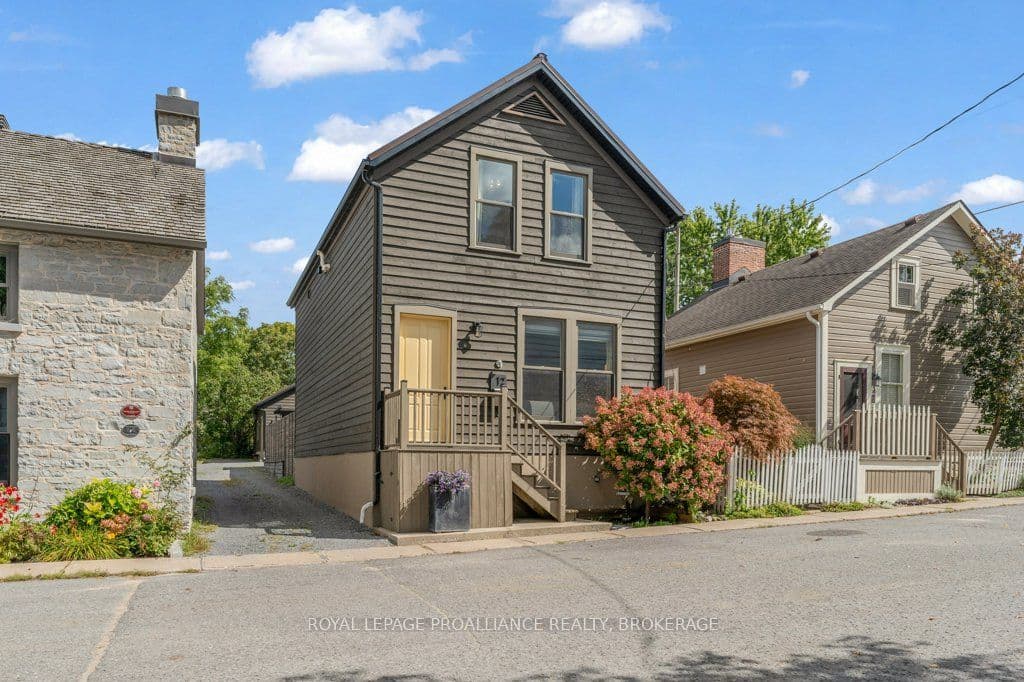 12 Drummond Street, Kingston, ON K7K 5S1