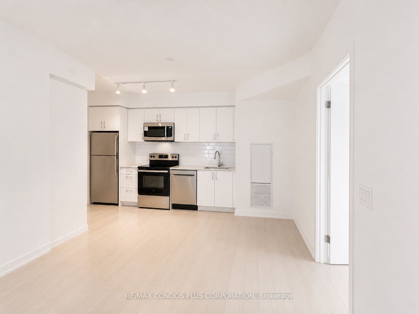 4010 Eglinton Avenue W 304, Toronto, ON M9A 0G5