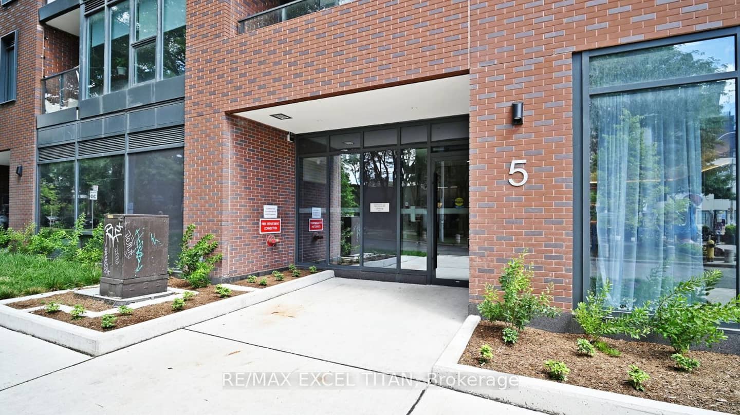 5 Lakeview Avenue 416, Toronto, ON M6J 0H3