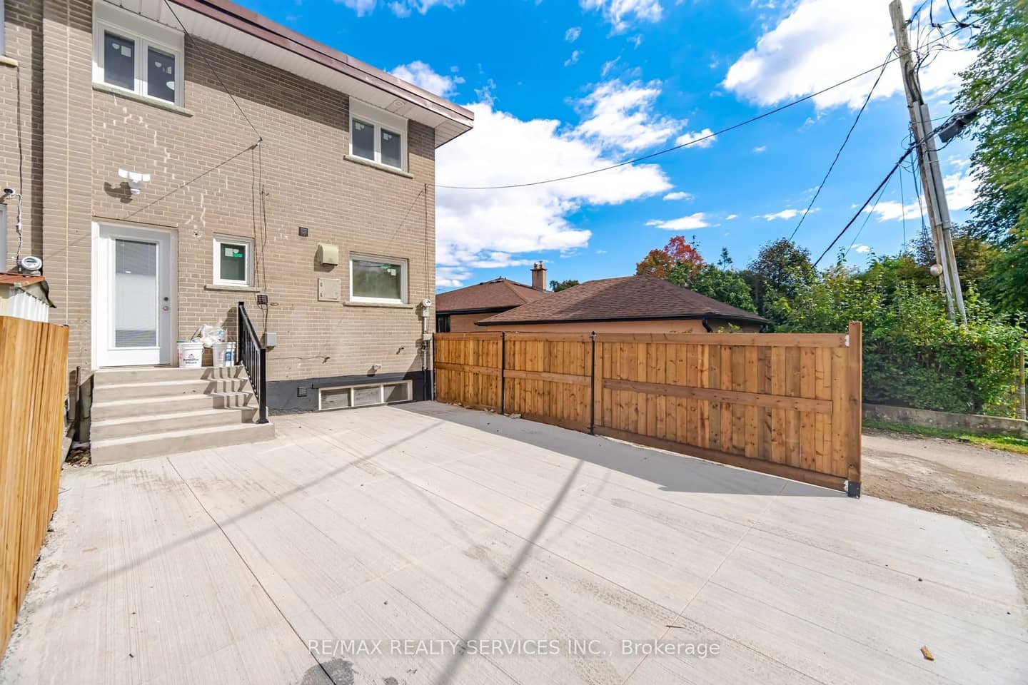 92 Corby Crescent, Brampton, ON L6Y 1H1