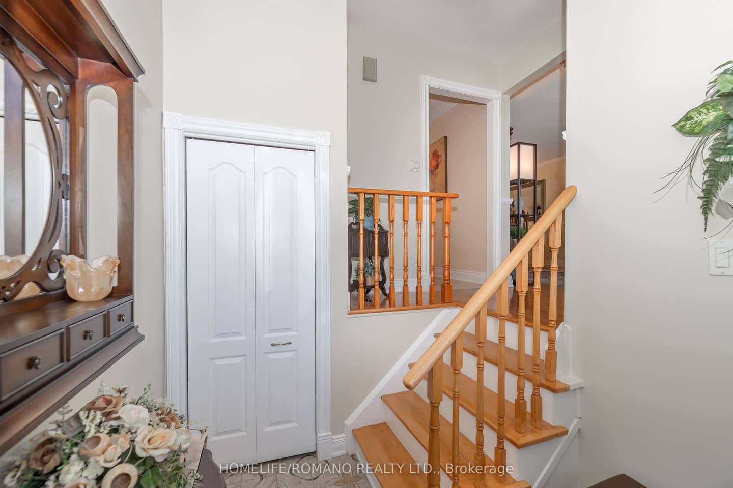 915 Lovingston Crescent, Mississauga, ON L4W 3S6