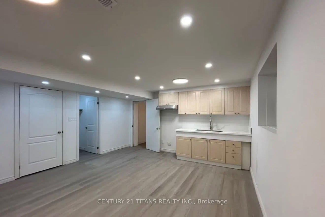 60 Normandy Crescent Bsmt Unit A, Richmond Hill, ON L4C 8L7