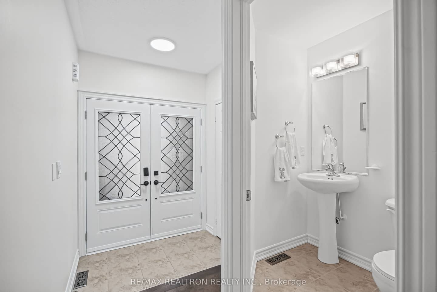 27 Martell Gate, Aurora, ON L4G 0B9