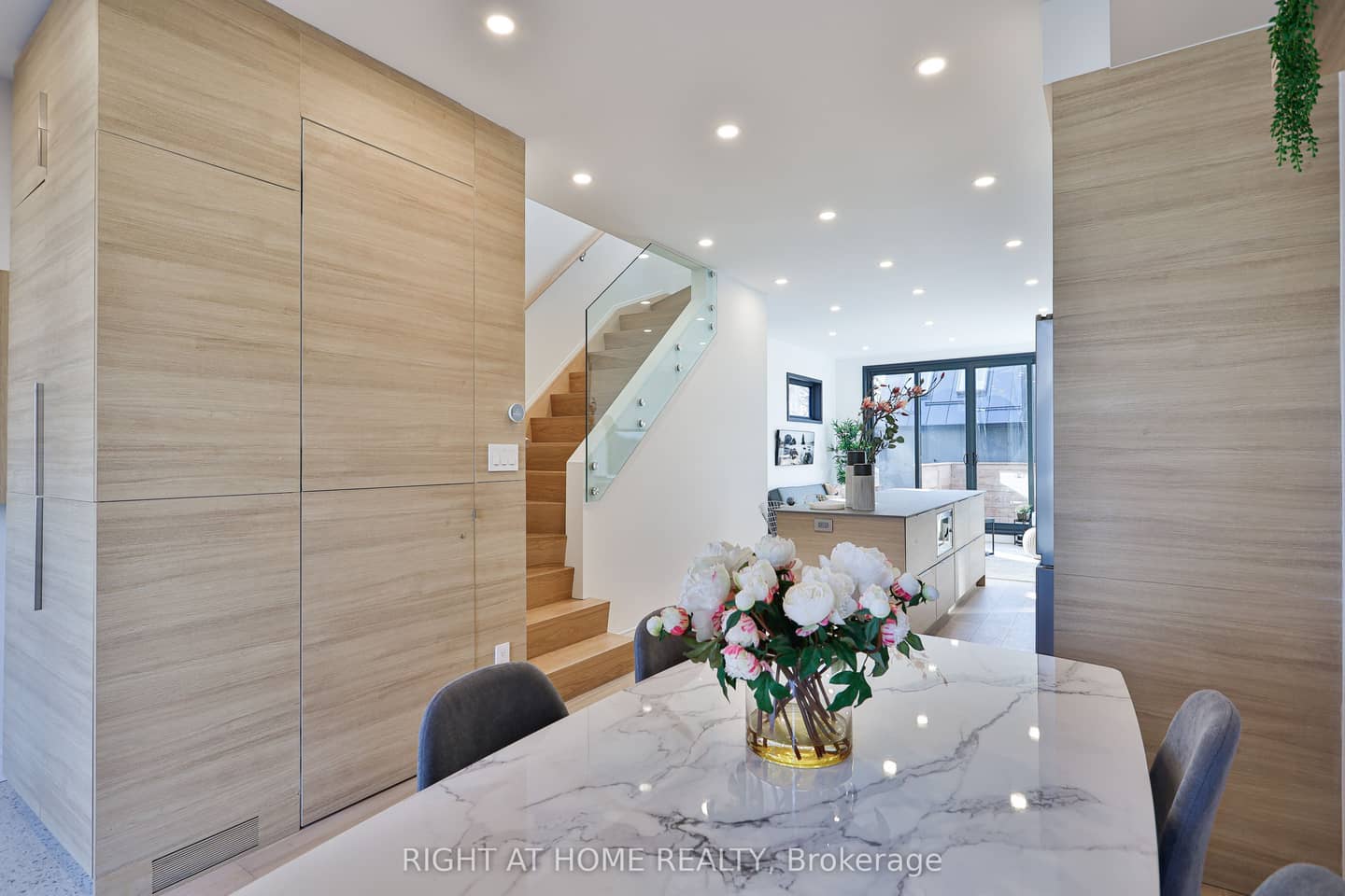 11 Merrill Avenue W MAIN AND LANEWAY, Toronto, ON M4C 1C4