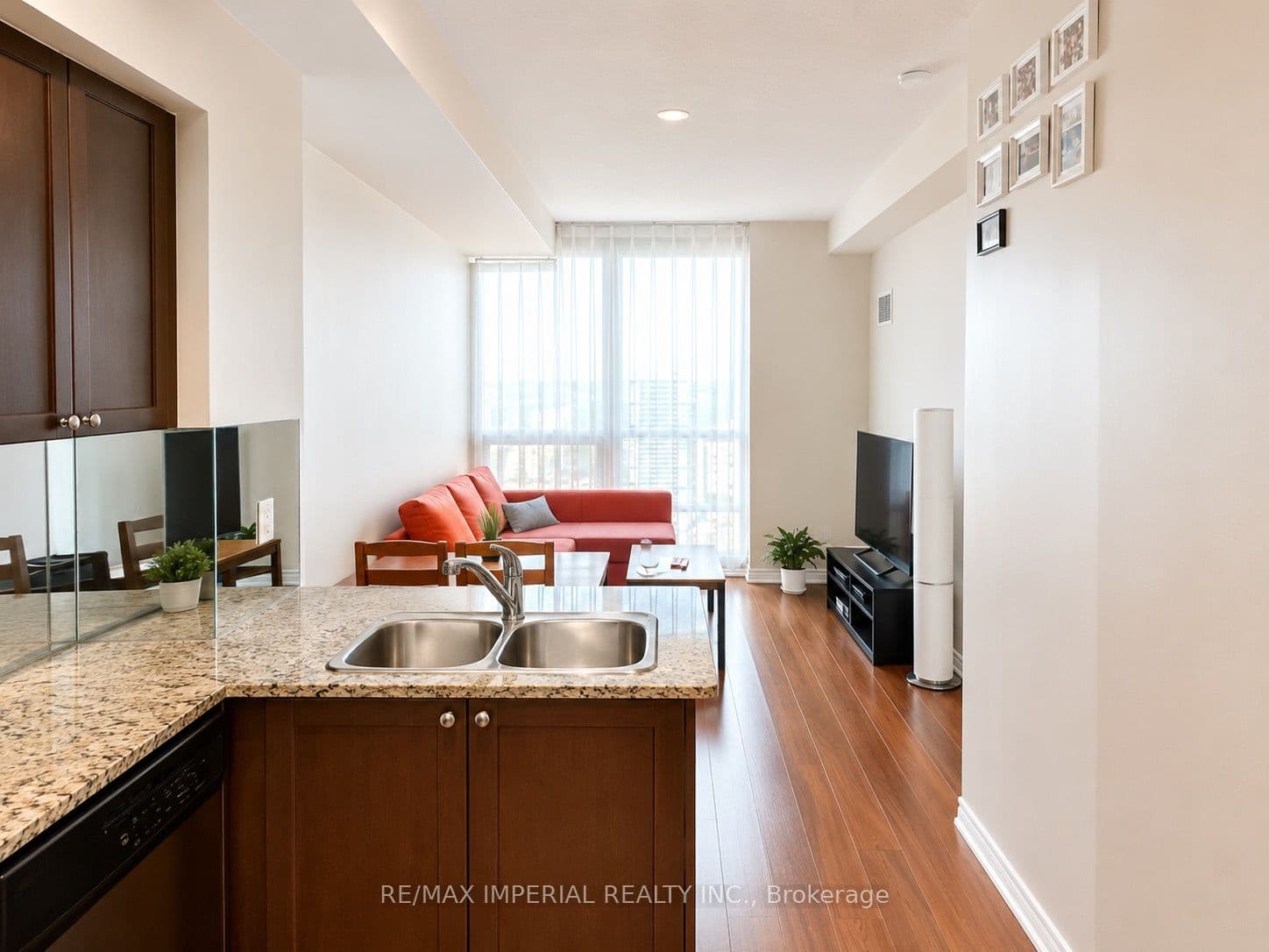 761 Bay Street 3304, Toronto, ON M5G 2R2