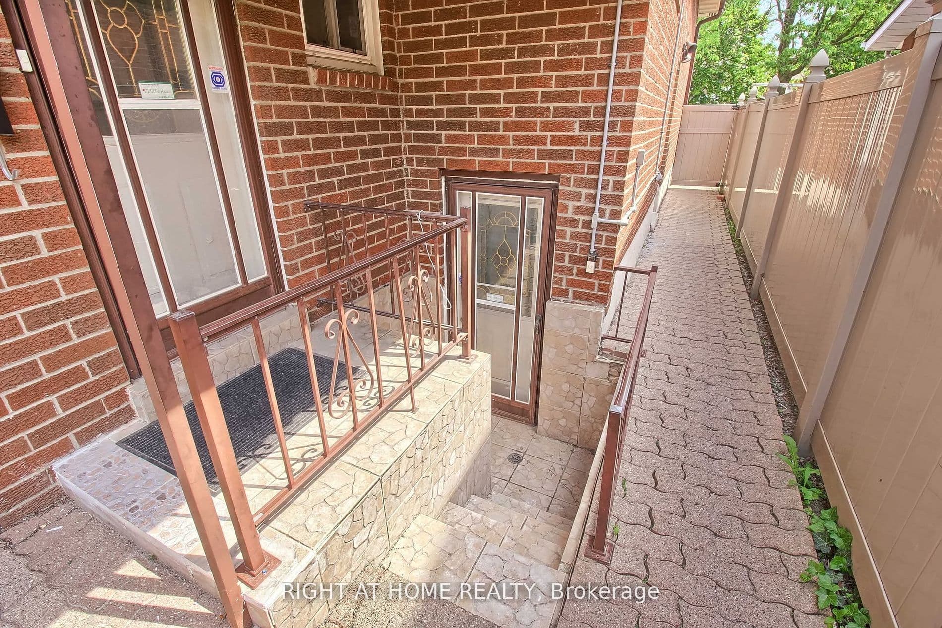 37 Cherry Hills Road #02, Vaughan, ON L4K 1M2