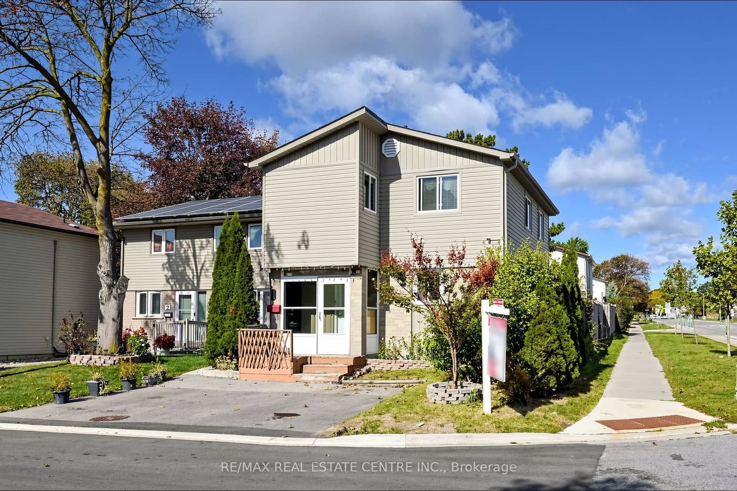1 Hawkins Court, Brampton, ON L6S 2N7