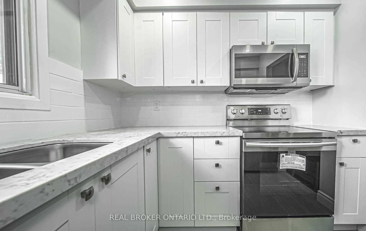 1100 Oxford Street 12, Oshawa, ON L1J 6G4