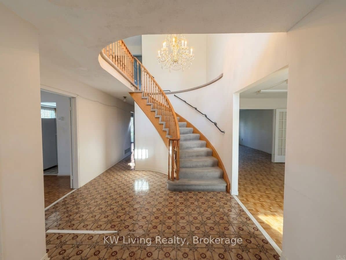 98 Canongate Trail, Toronto, ON M1V 3B7
