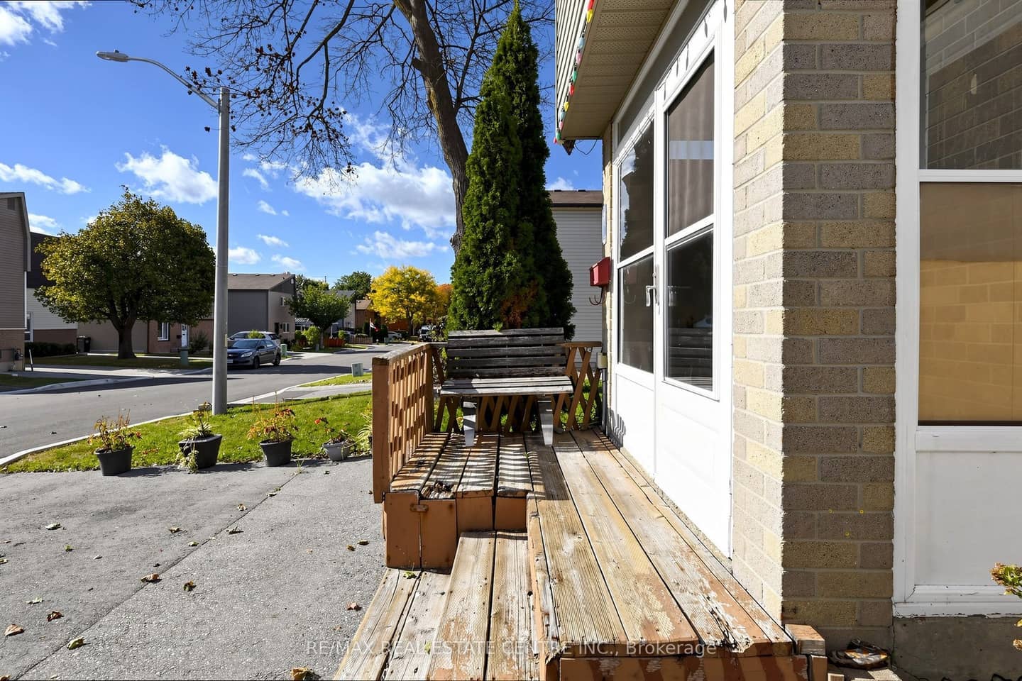 1 Hawkins Court, Brampton, ON L6S 2N7