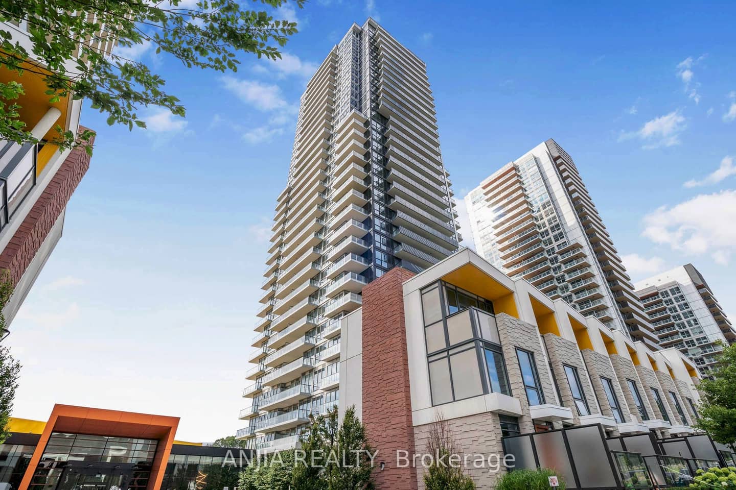 85 McMahon Drive TH607, Toronto, ON M2K 0H2