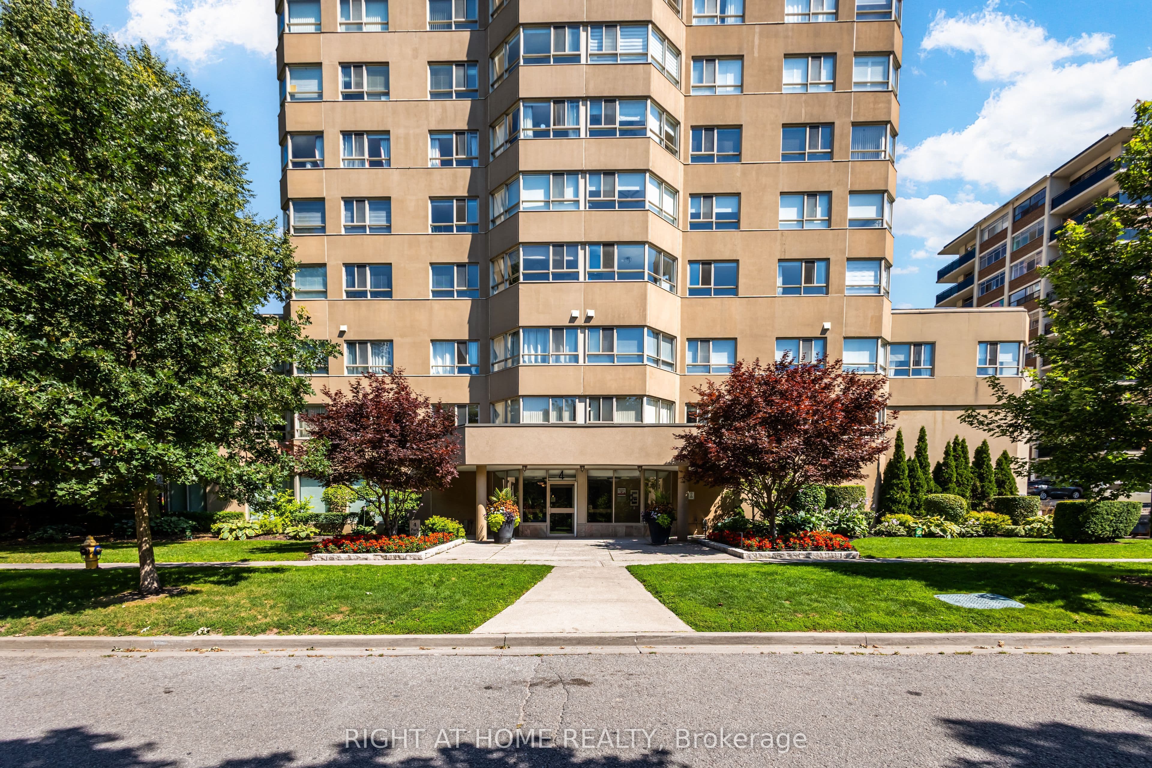 4 Park Vista Drive 912, Toronto, ON M4B 3M8