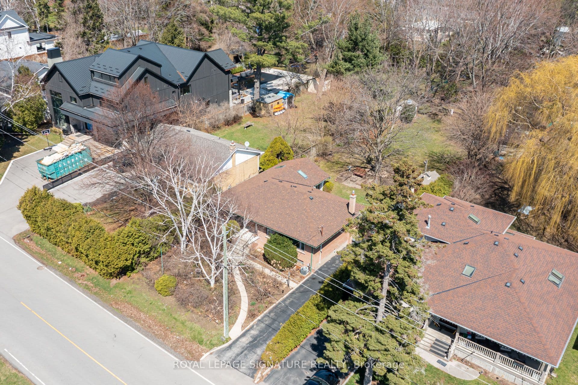 411 Maplehurst Avenue, Oakville, ON L6L 4Y3
