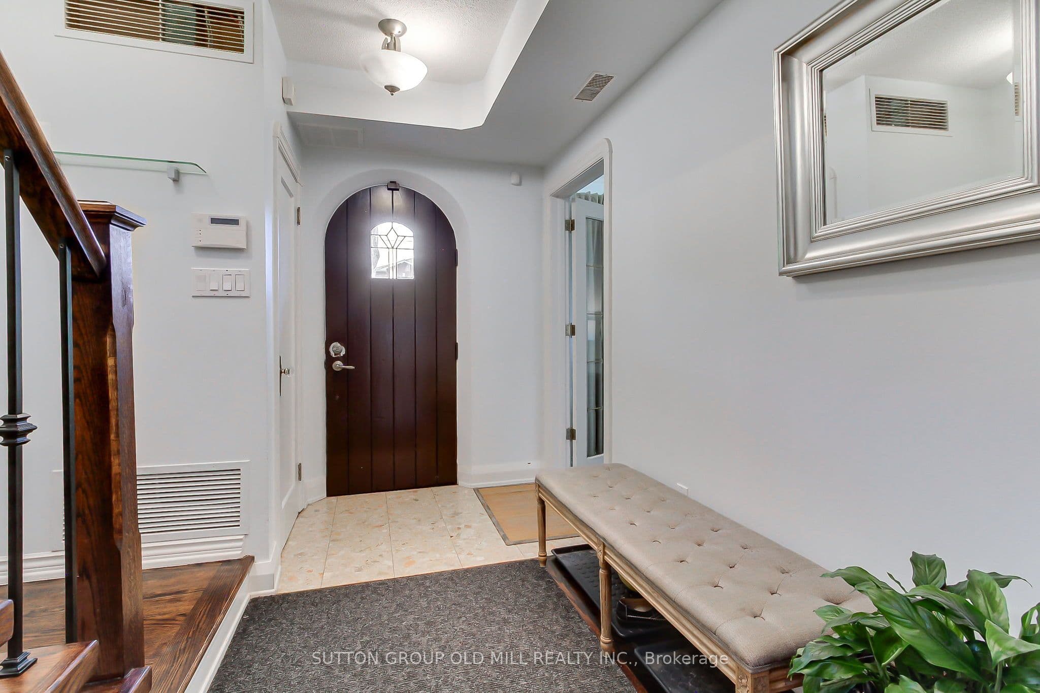 8 Lockheed Boulevard, Toronto, ON M9P 2H6