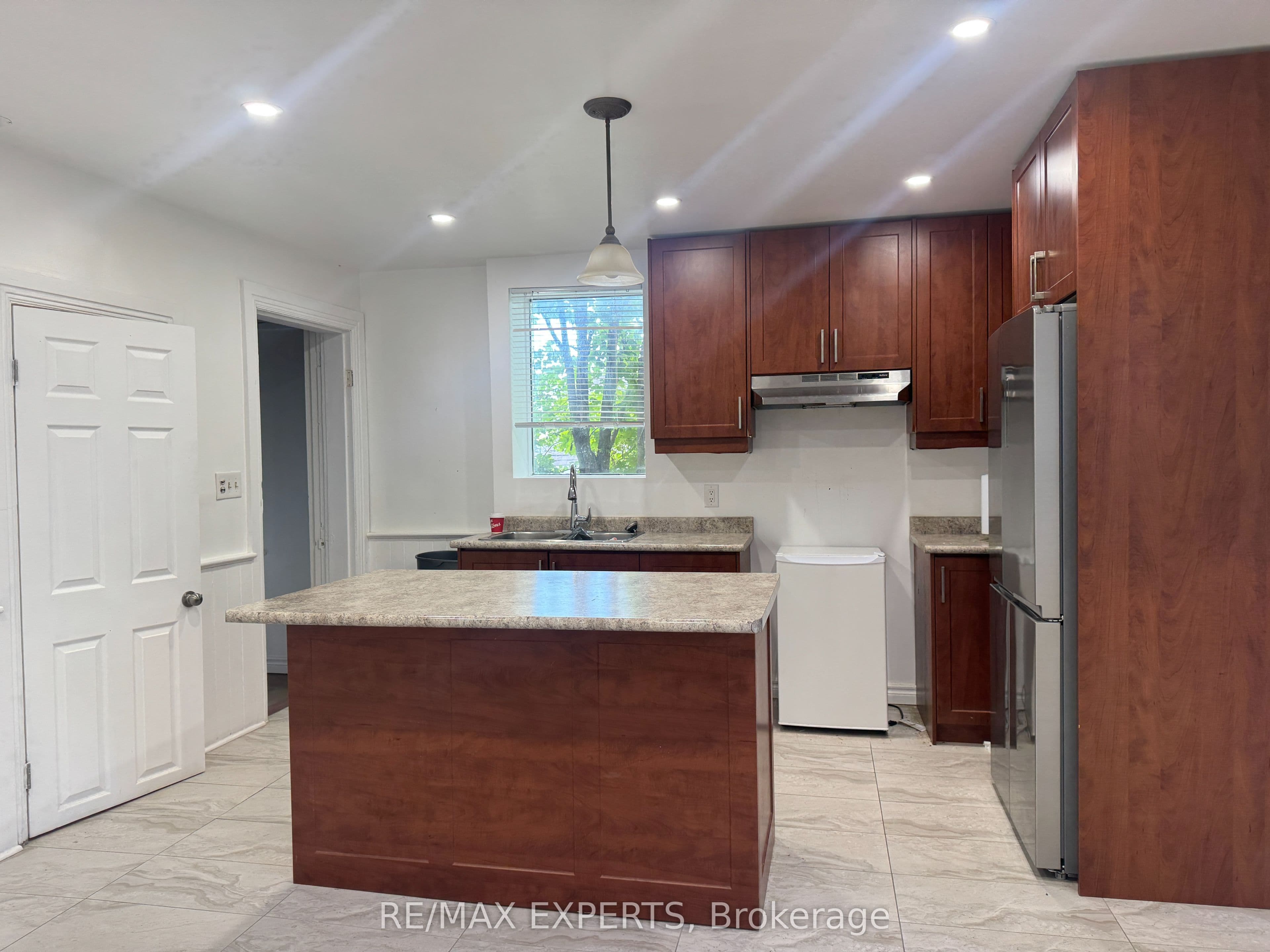 418 Dominion Avenue, Midland, ON L4L 1P2
