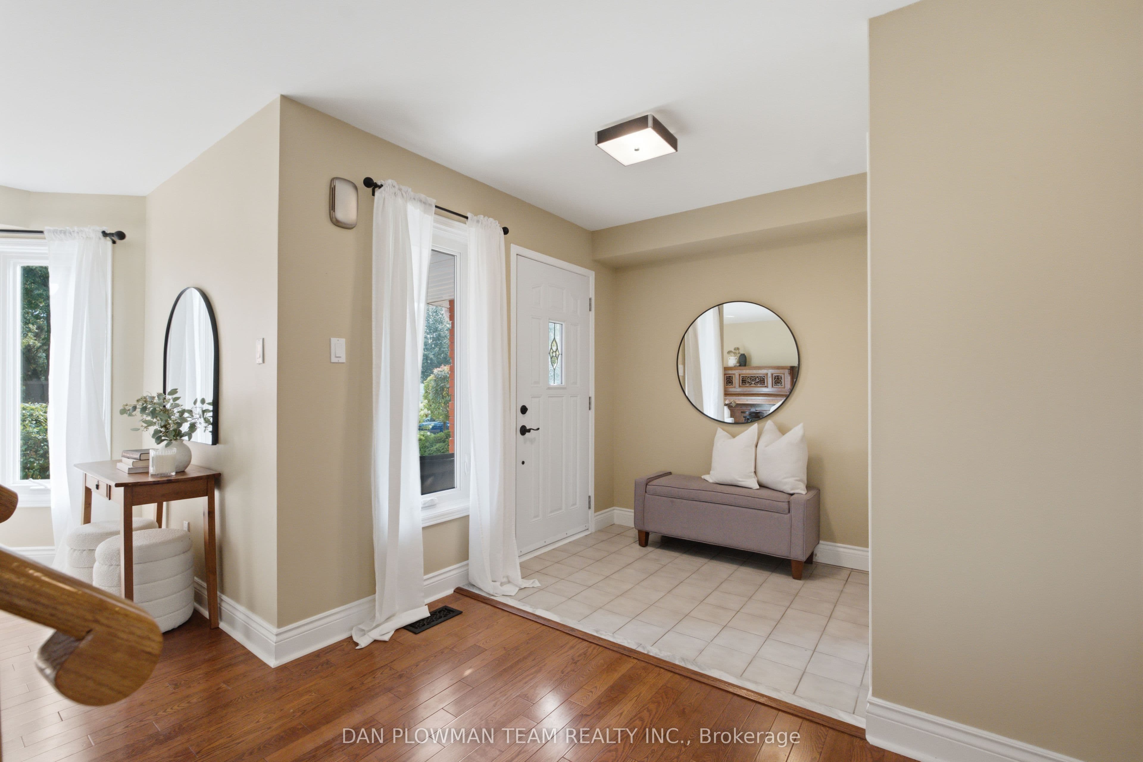 6 Saddlebrook Court, Clarington, ON L1E 2C5