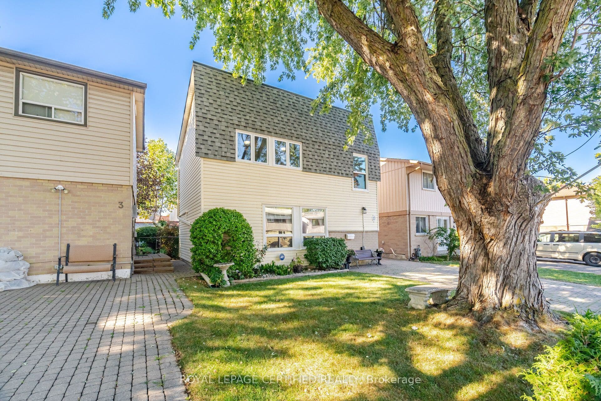 2 Grove Park Square, Brampton, ON L6S 2K3