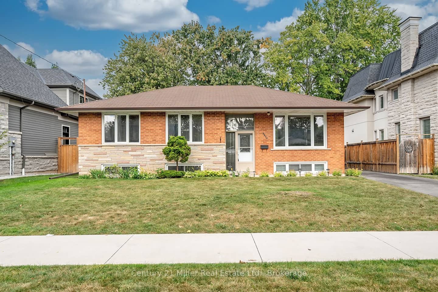 1135 Bridge Road N, Oakville, ON L6L 2B6
