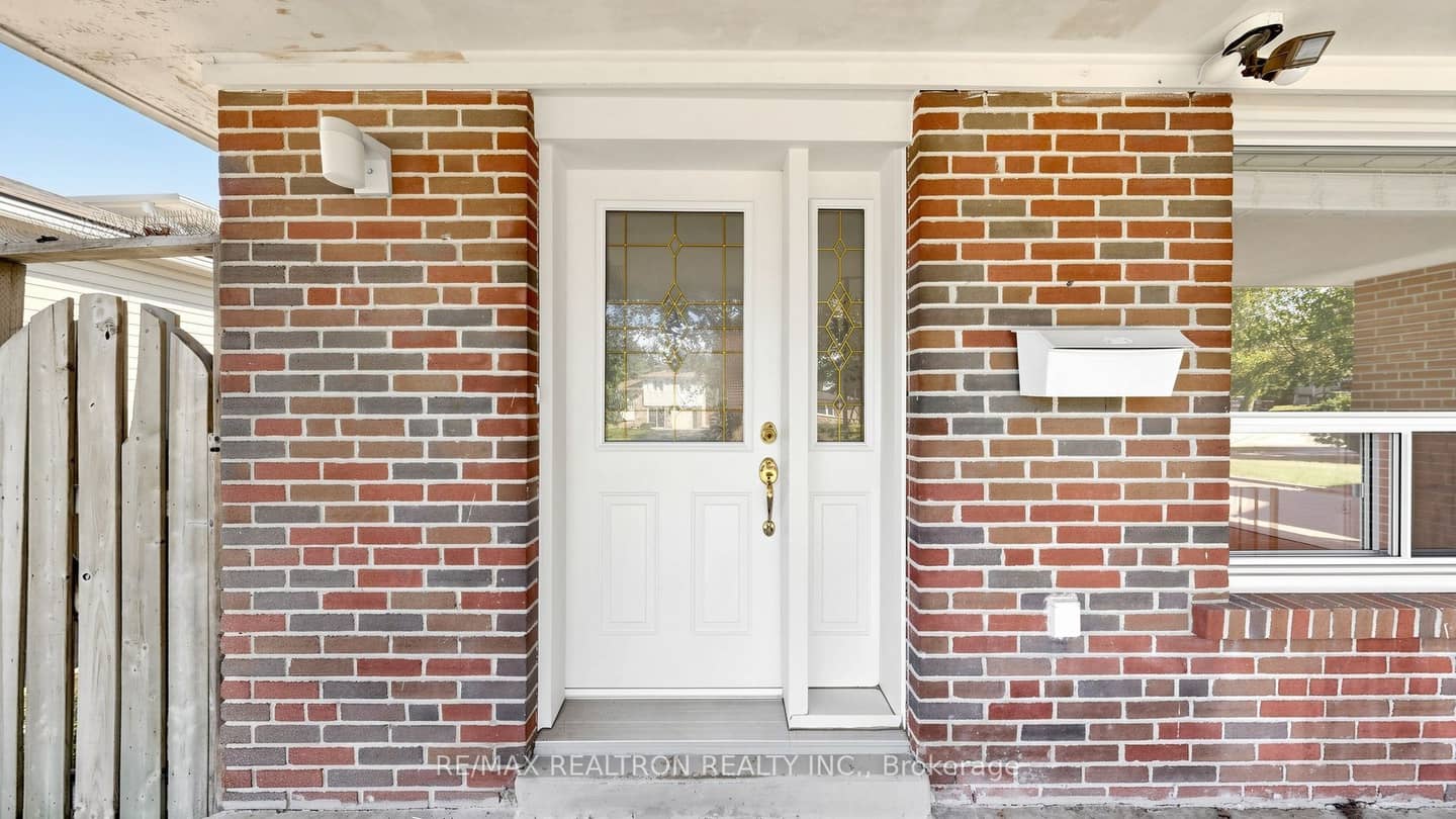23 Lesgay Crescent, Toronto, ON M2J 2H9