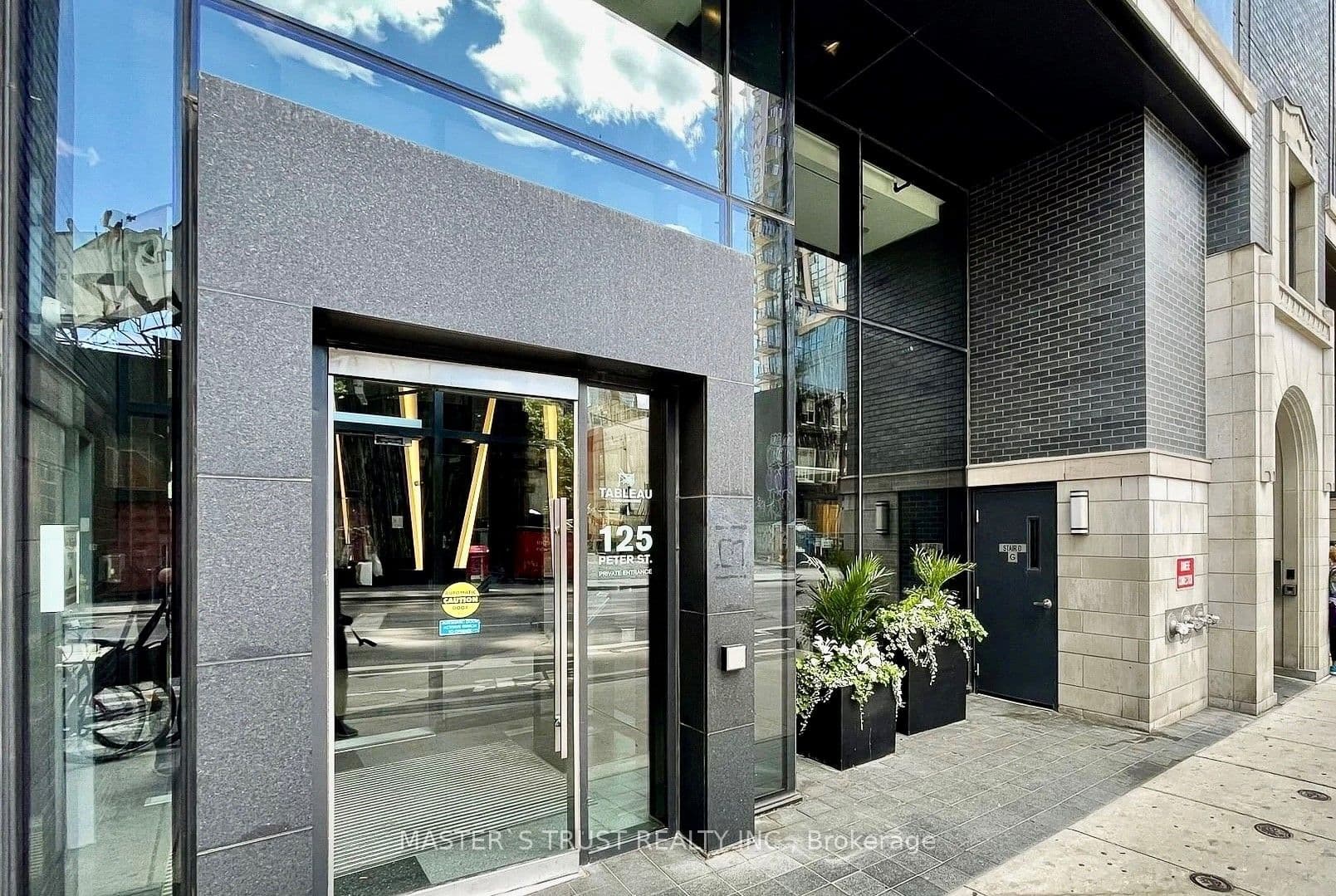 125 Peter Street 809, Toronto, ON M5V 0M2