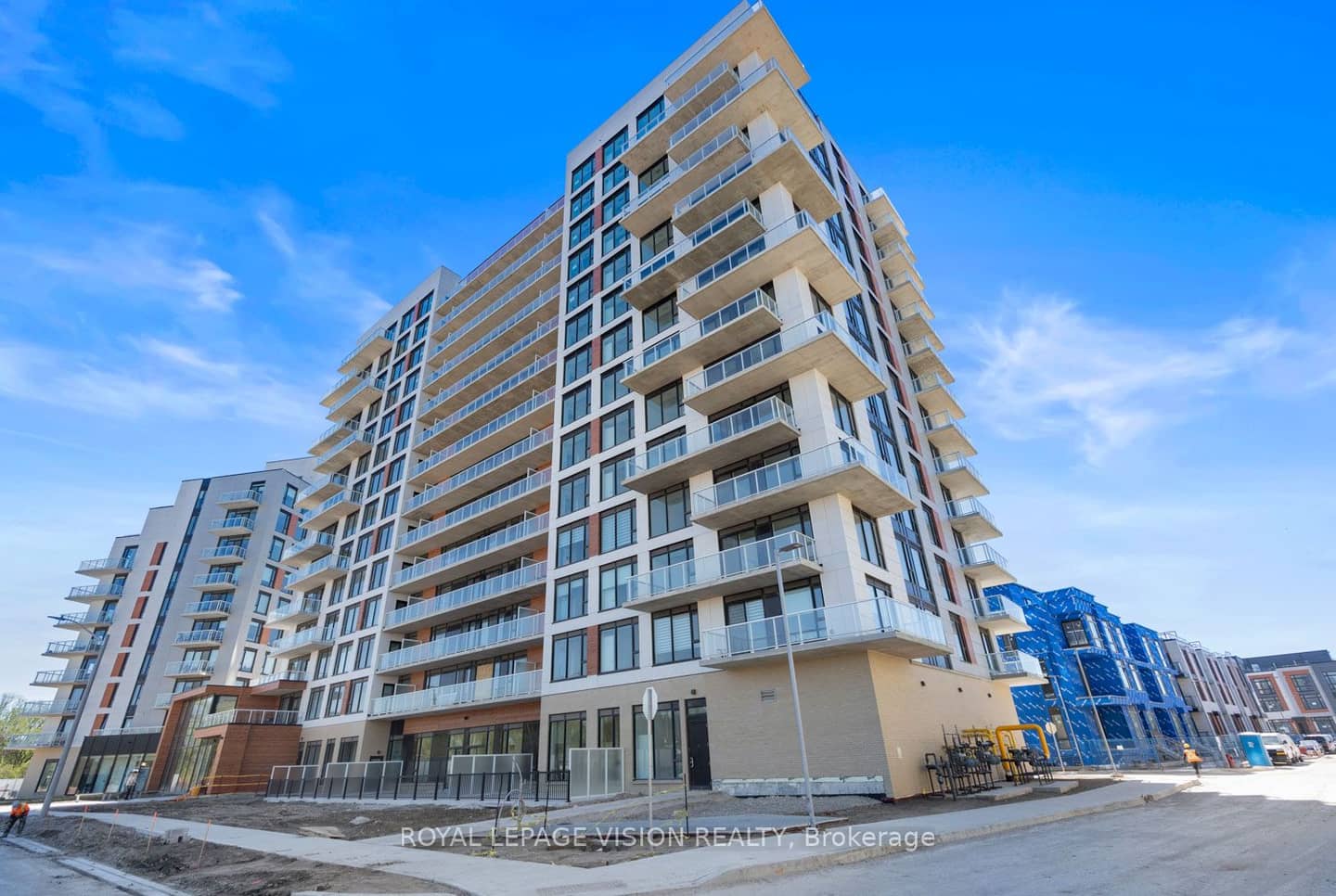 2 David Eyer Road 625, Richmond Hill, ON L4S 0N6