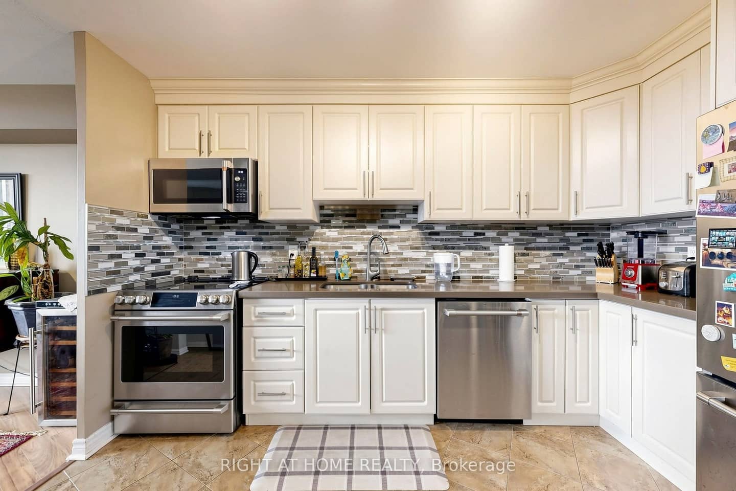 15 Vicora Linkway 1116, Toronto, ON M3C 1A8