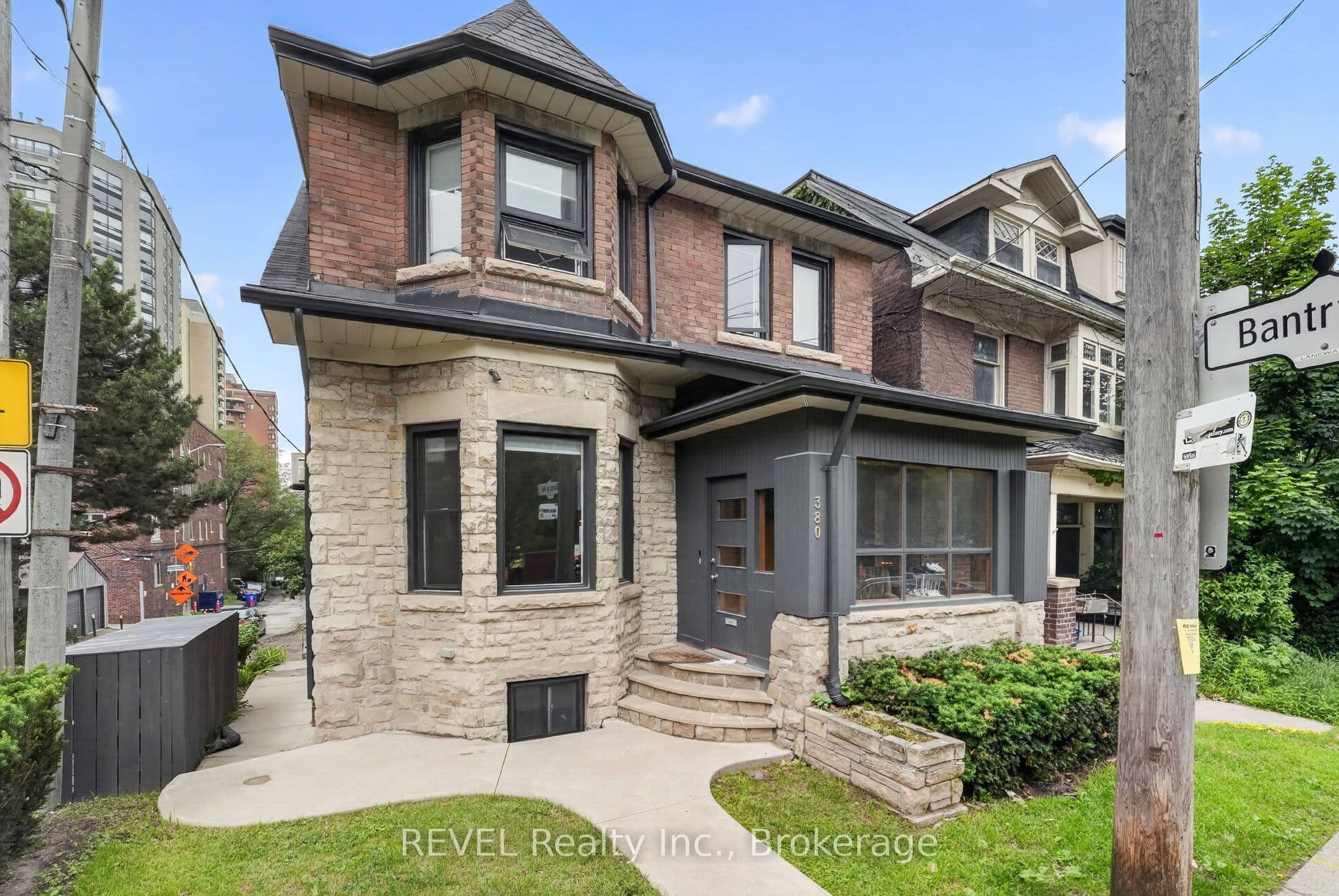 380 Spadina Road, Toronto, ON M5P 2V9