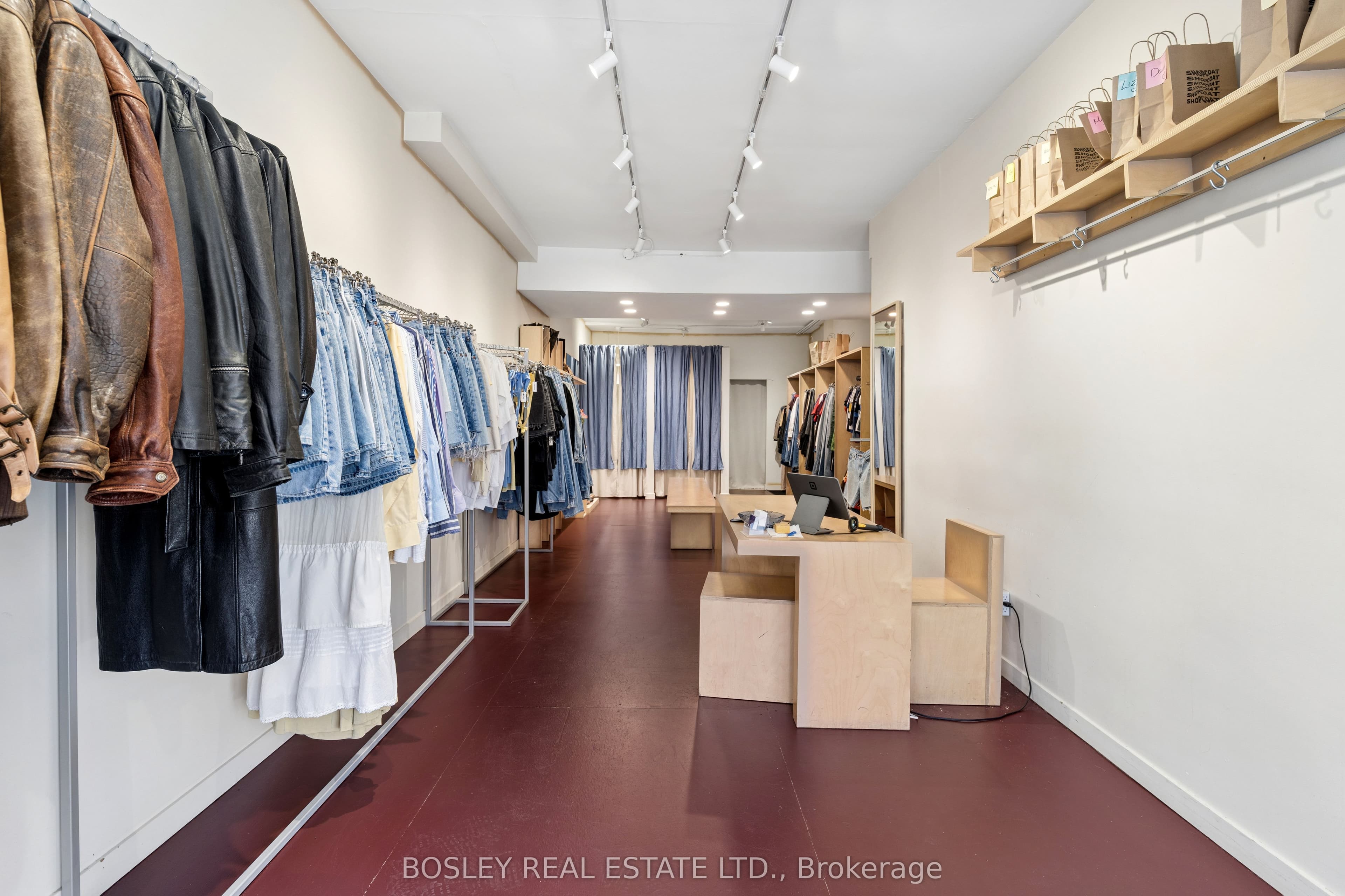 1167 Dundas Street W, Toronto, ON M6J 1X3