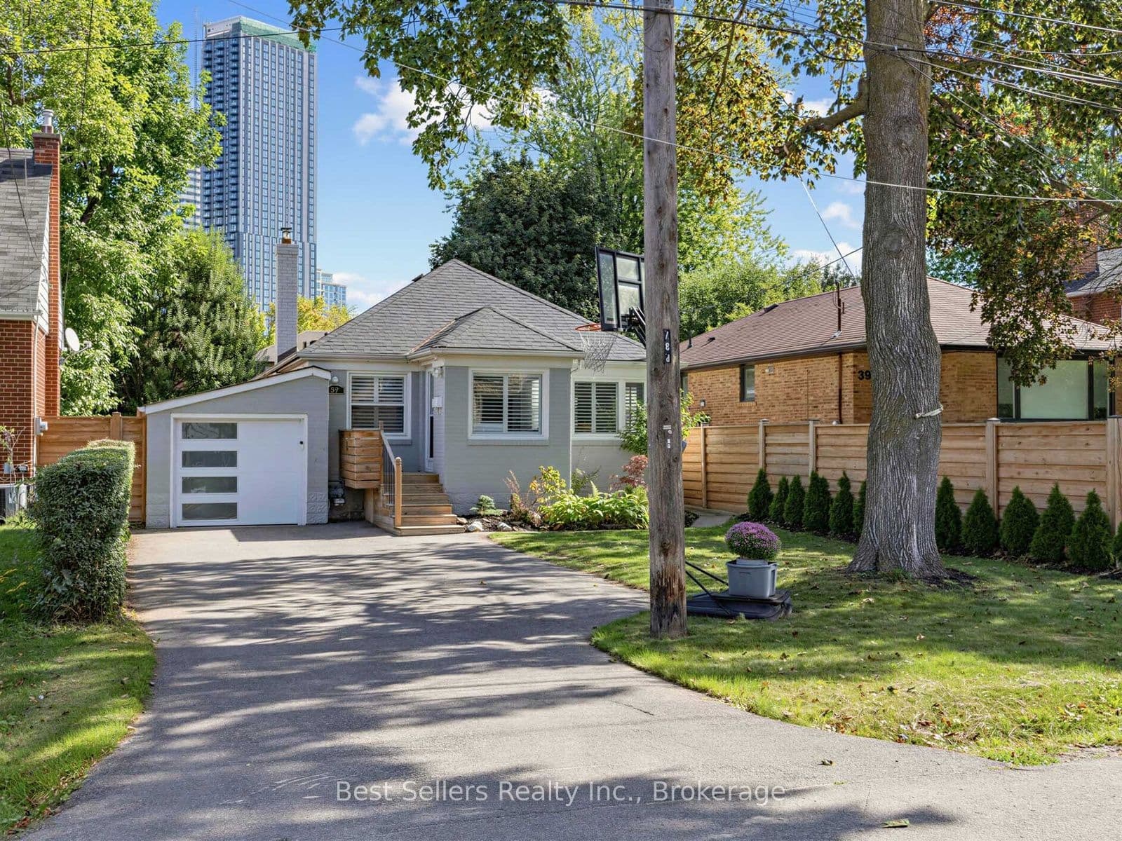 37 Wilmar Road, Toronto, ON M9B 3R8