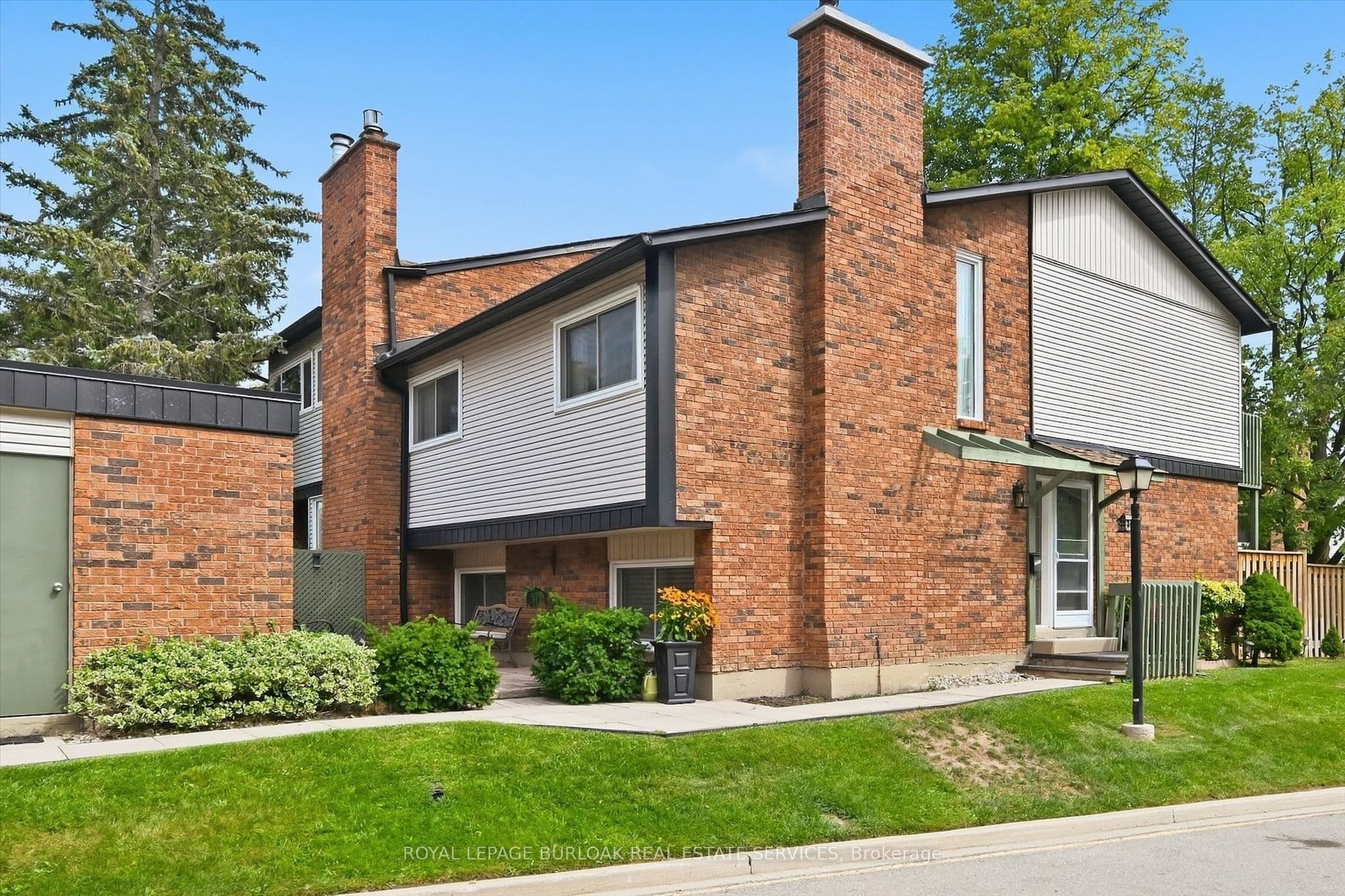 1576 Kerns Road 7, Burlington, ON L7P 3A7
