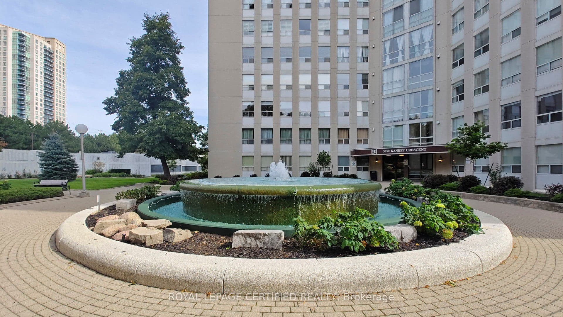 3650 Kaneff Crescent 802, Mississauga, ON L5A 4A1