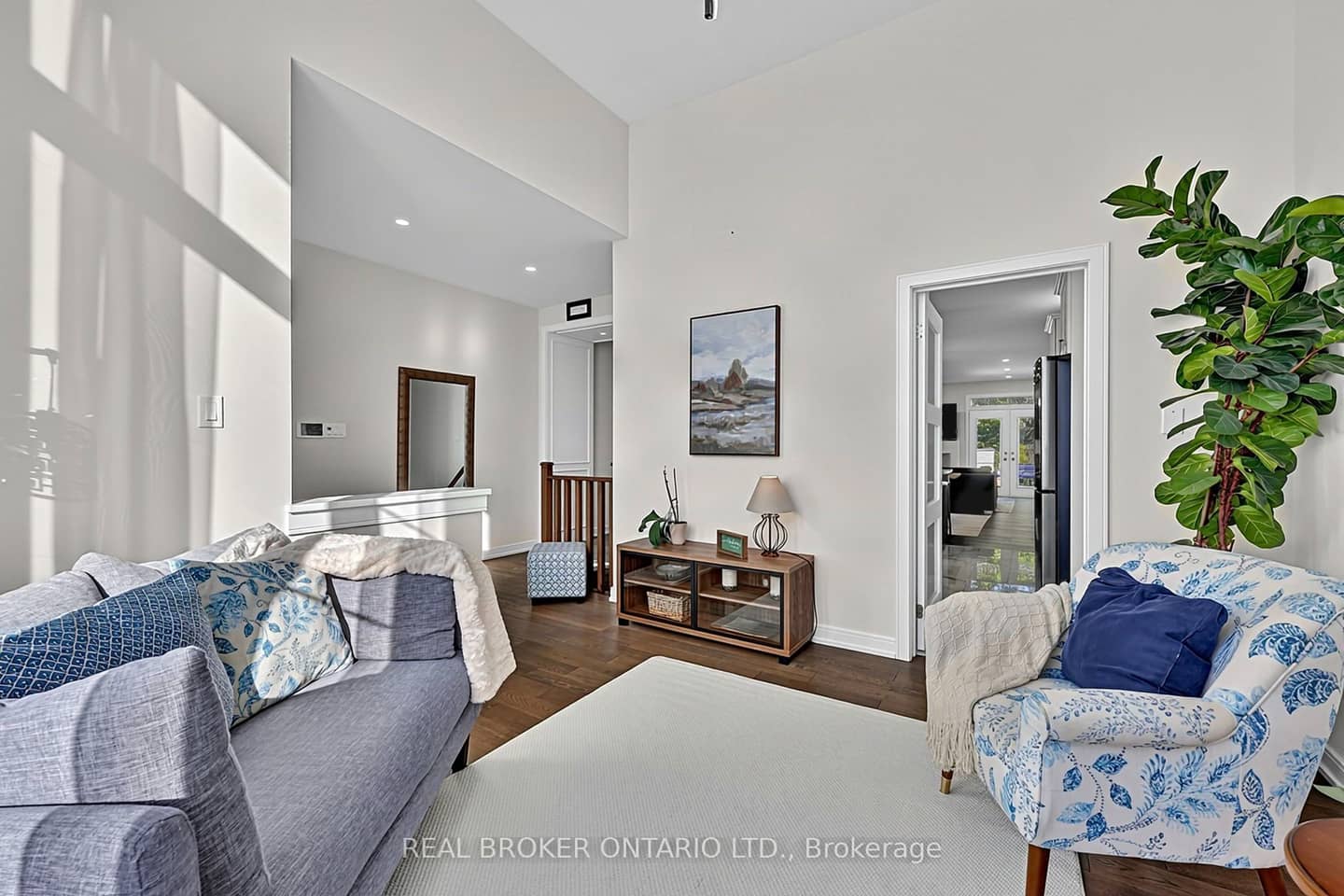 20 Birkdale Place, Newmarket, ON L3Y 0E2