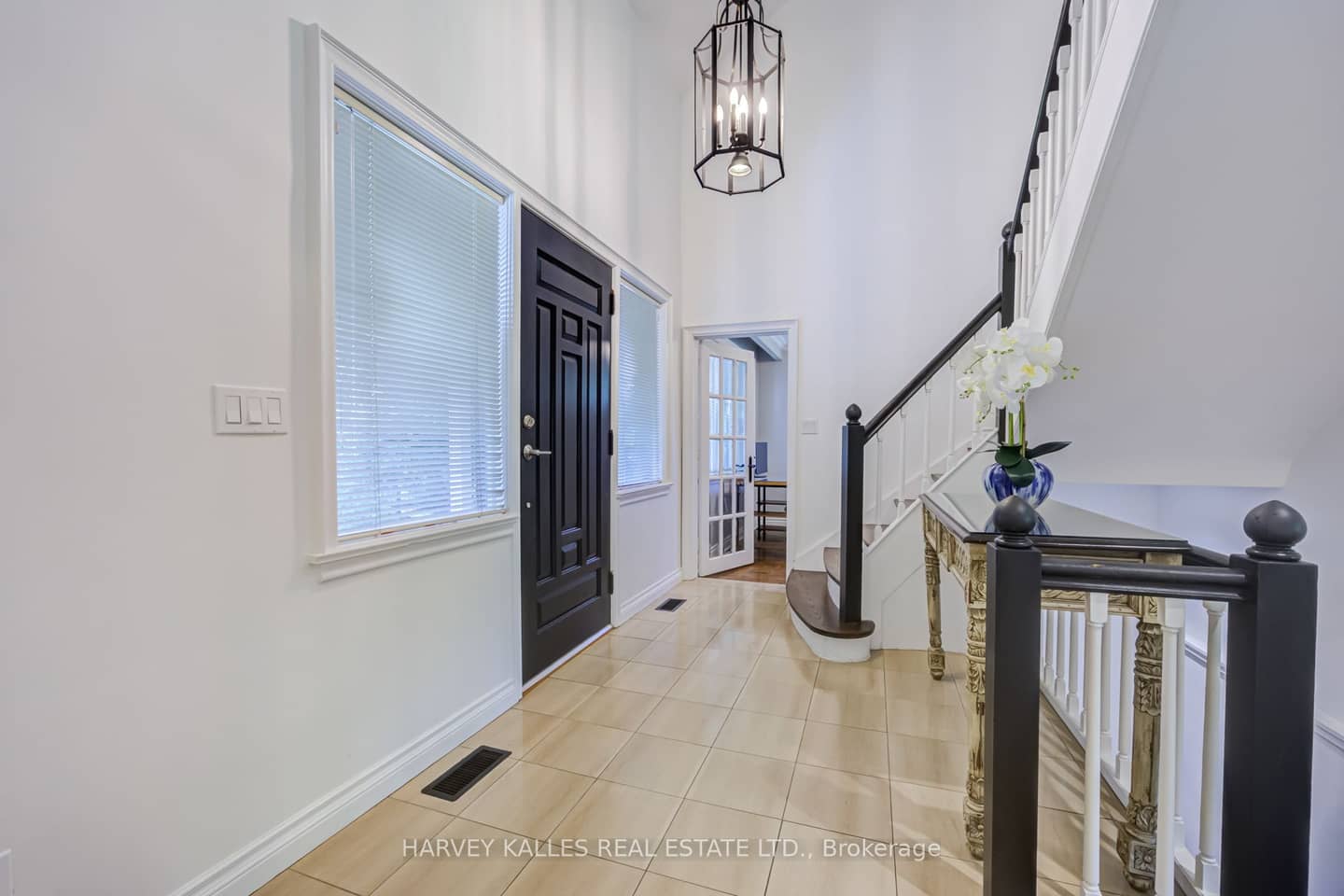 19 Ridgegate Crescent, Toronto, ON M8Y 2C9