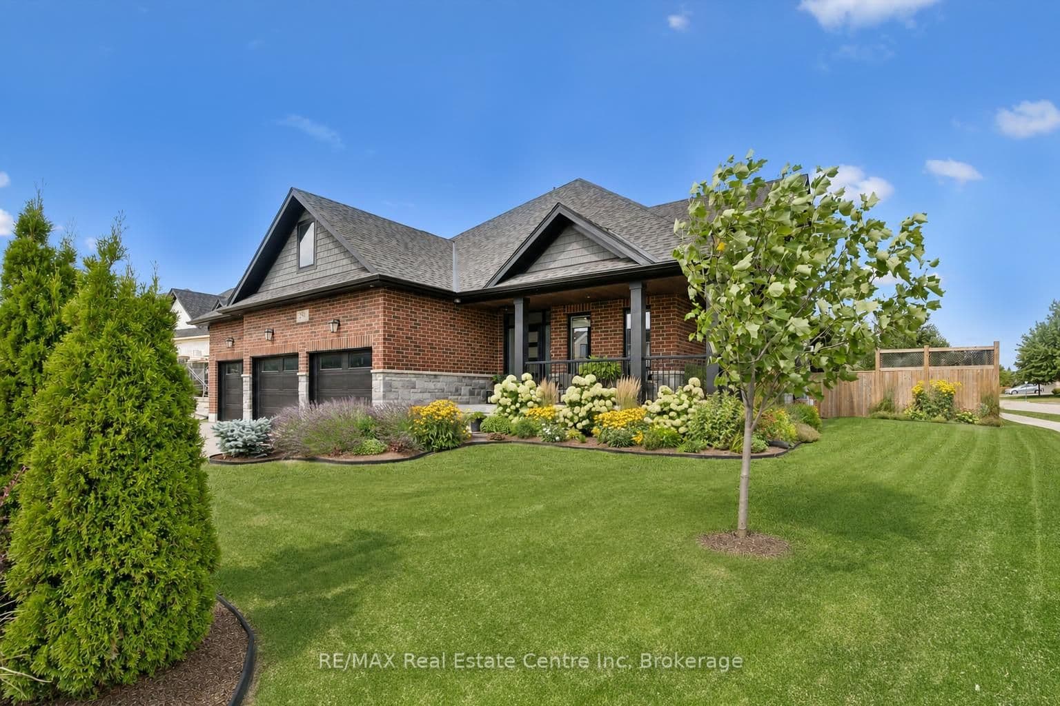 58 Carriage Crossing, Mapleton, ON N0G 1P0